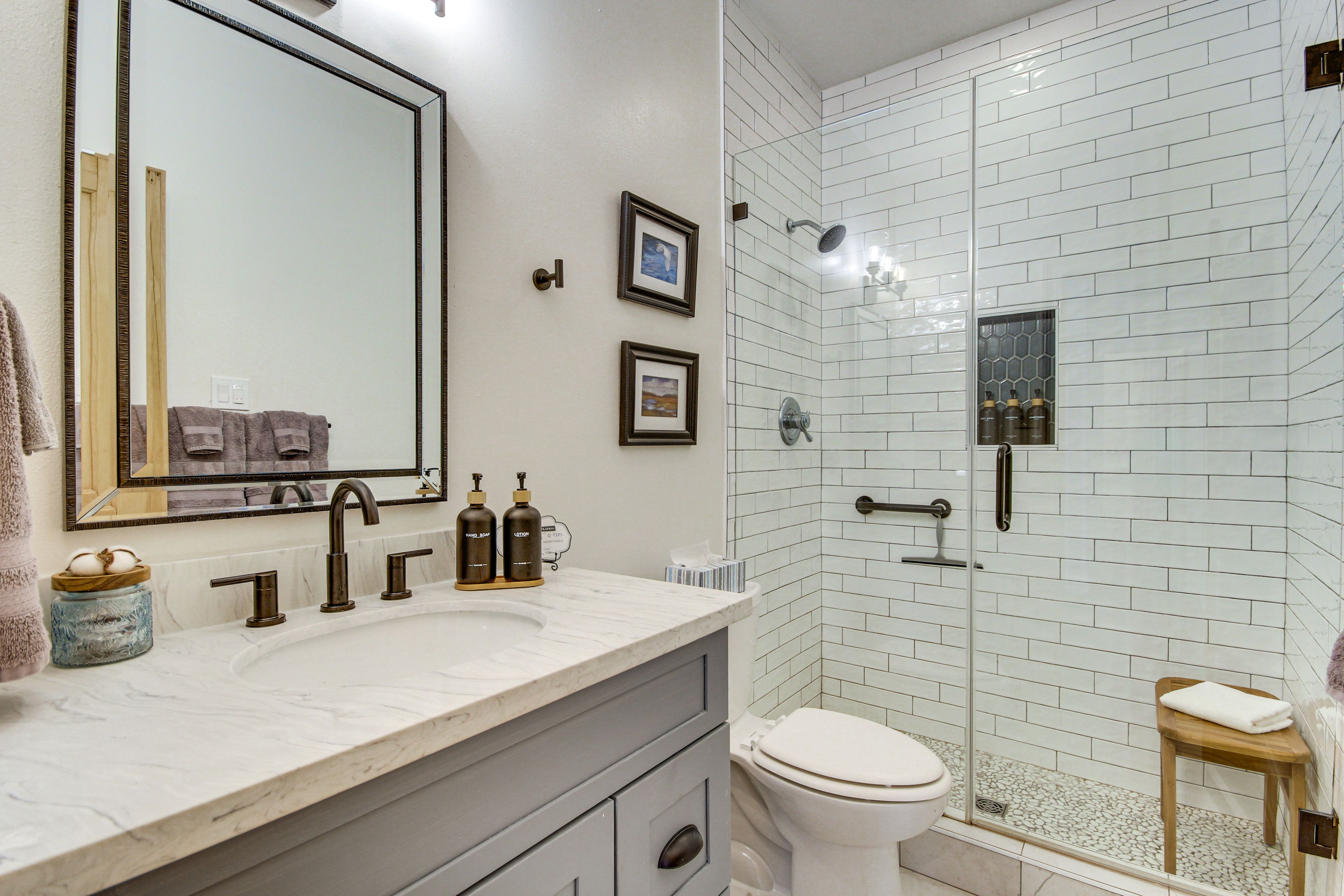 Full Bathroom | Walk-In Shower | Towels Provided