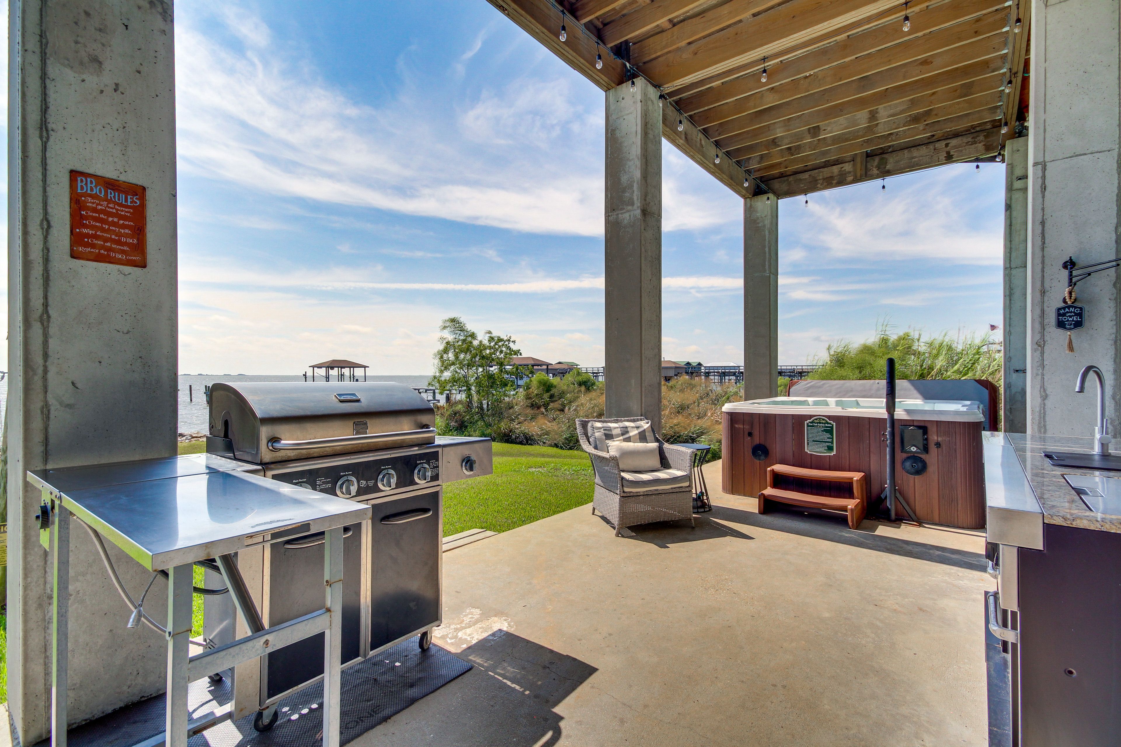Patio | Private Hot Tub | Gas Grill | 4 Kayaks | Outdoor Seating & Dining