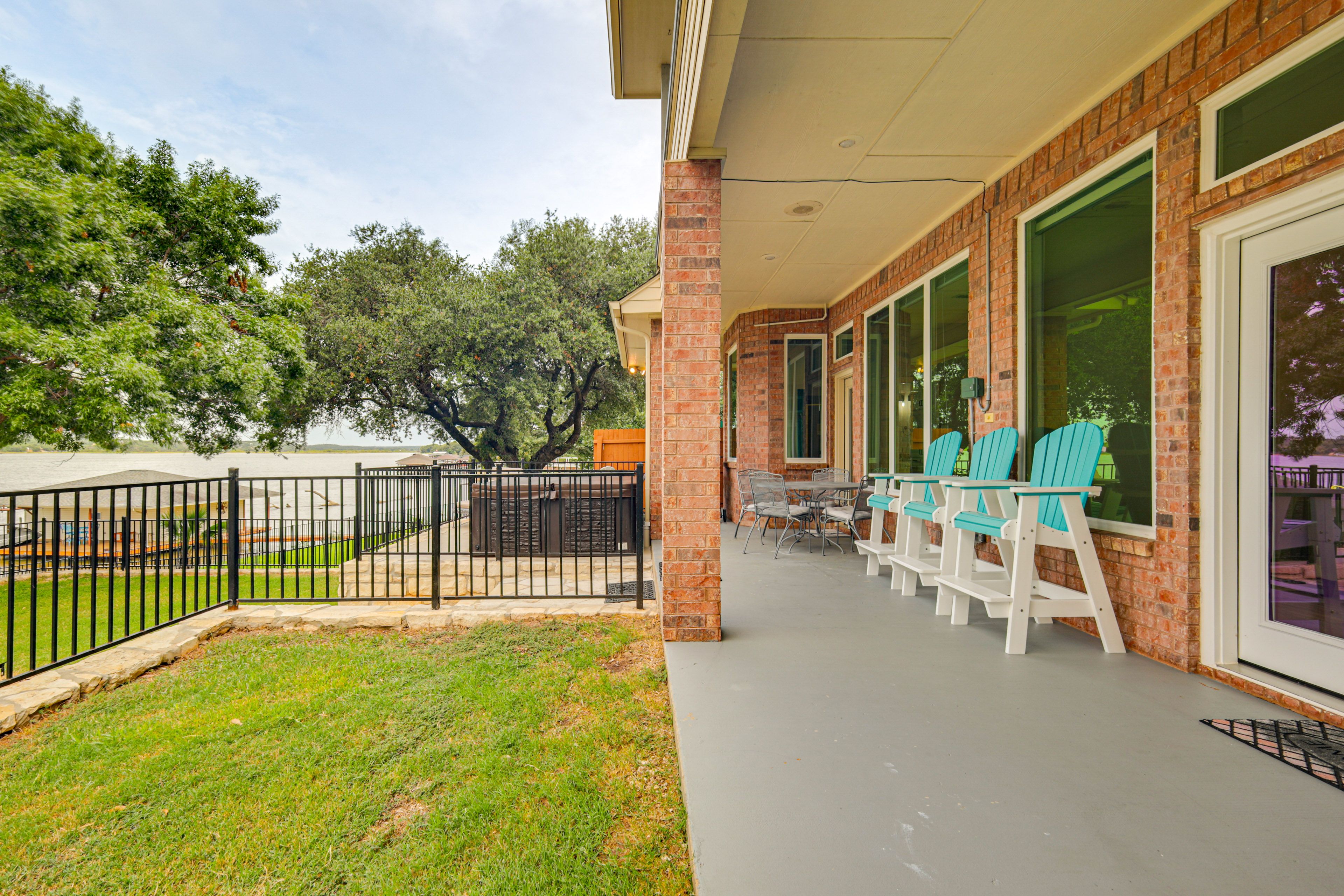 Covered Patio | Gas Grill | Outdoor Dining Area | Fire Pit | Hot Tub