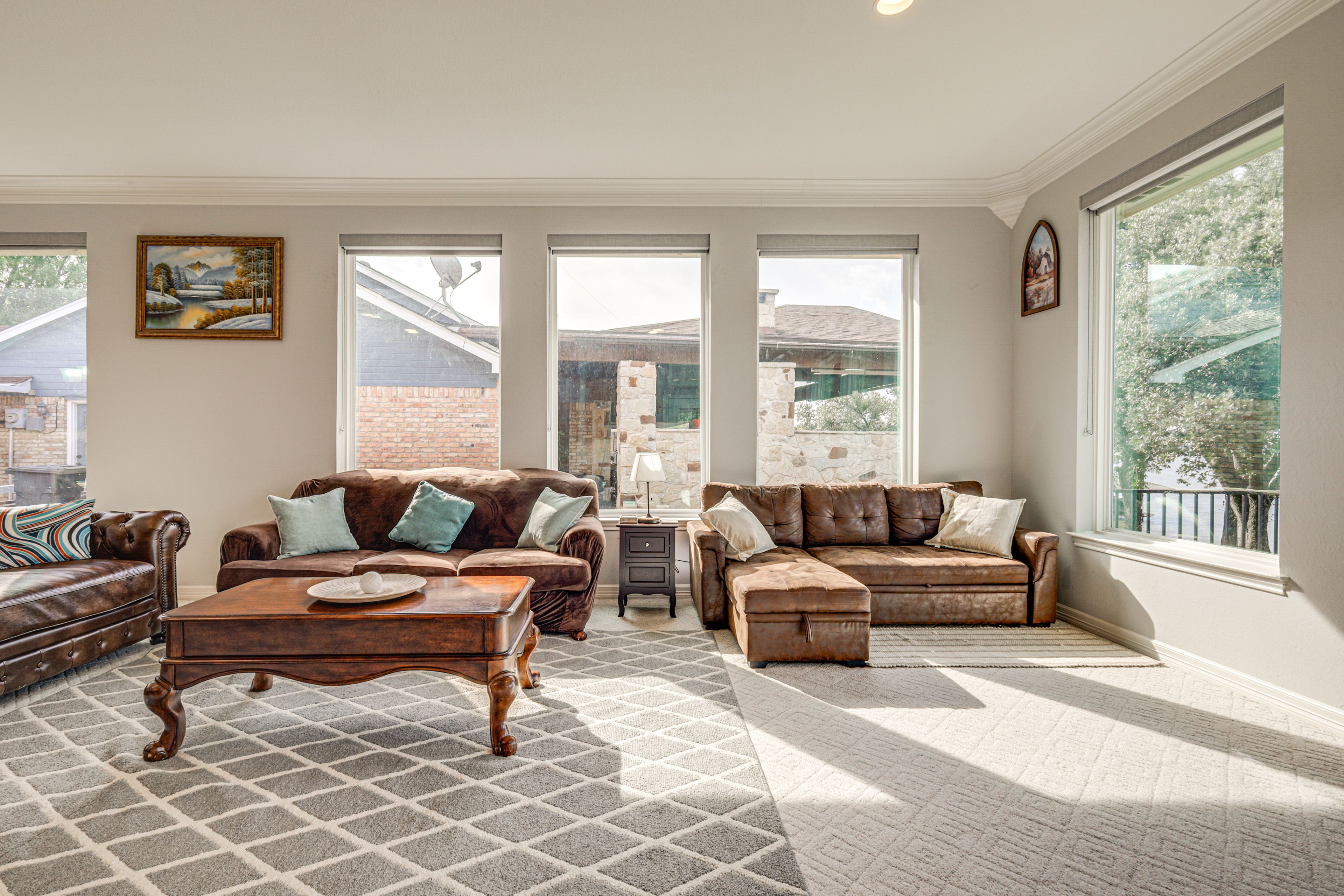 Family Room | Smart TV | Free WiFi | Central A/C