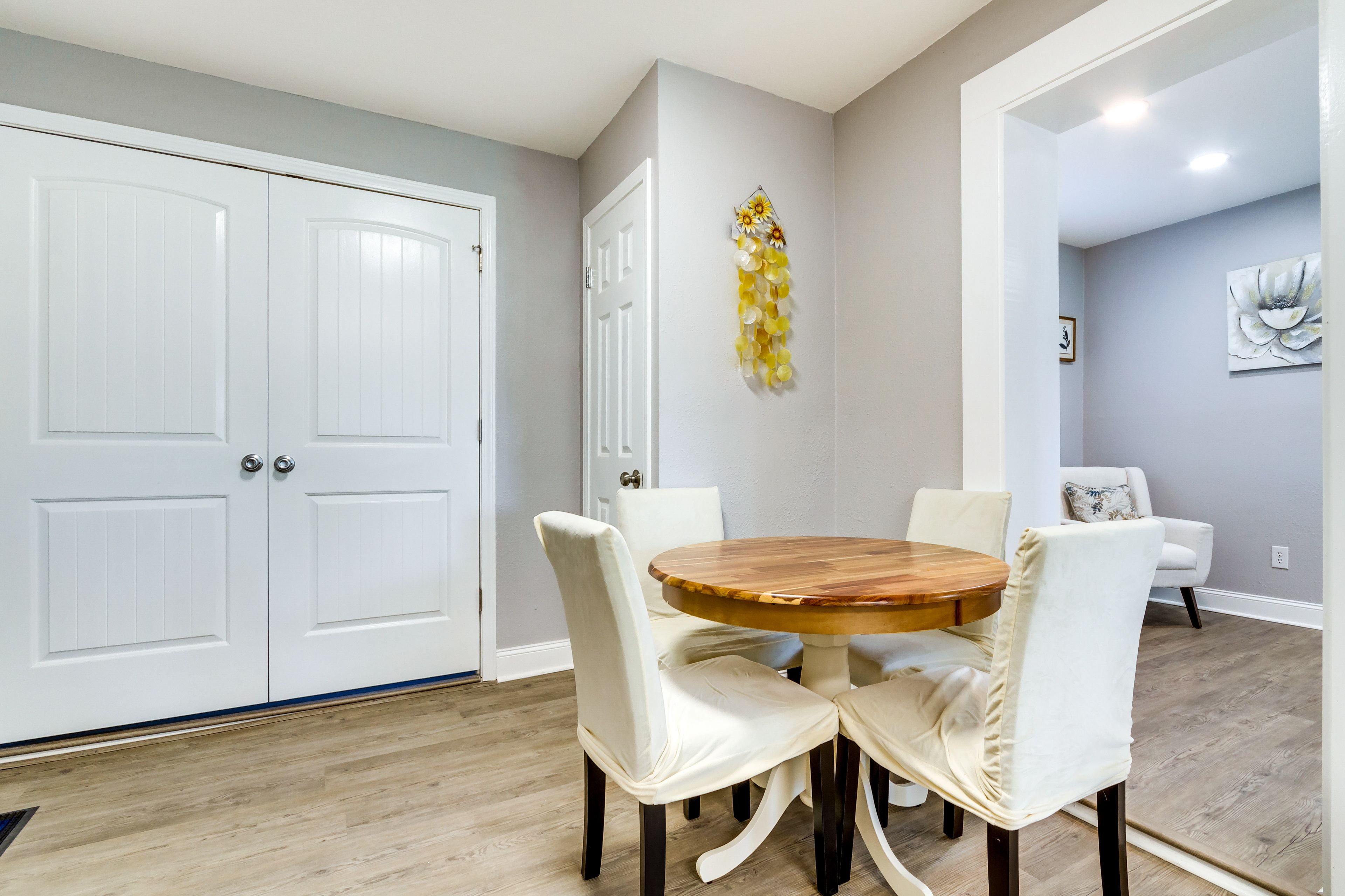Dining Area | Dishware & Flatware Provided | Central A/C