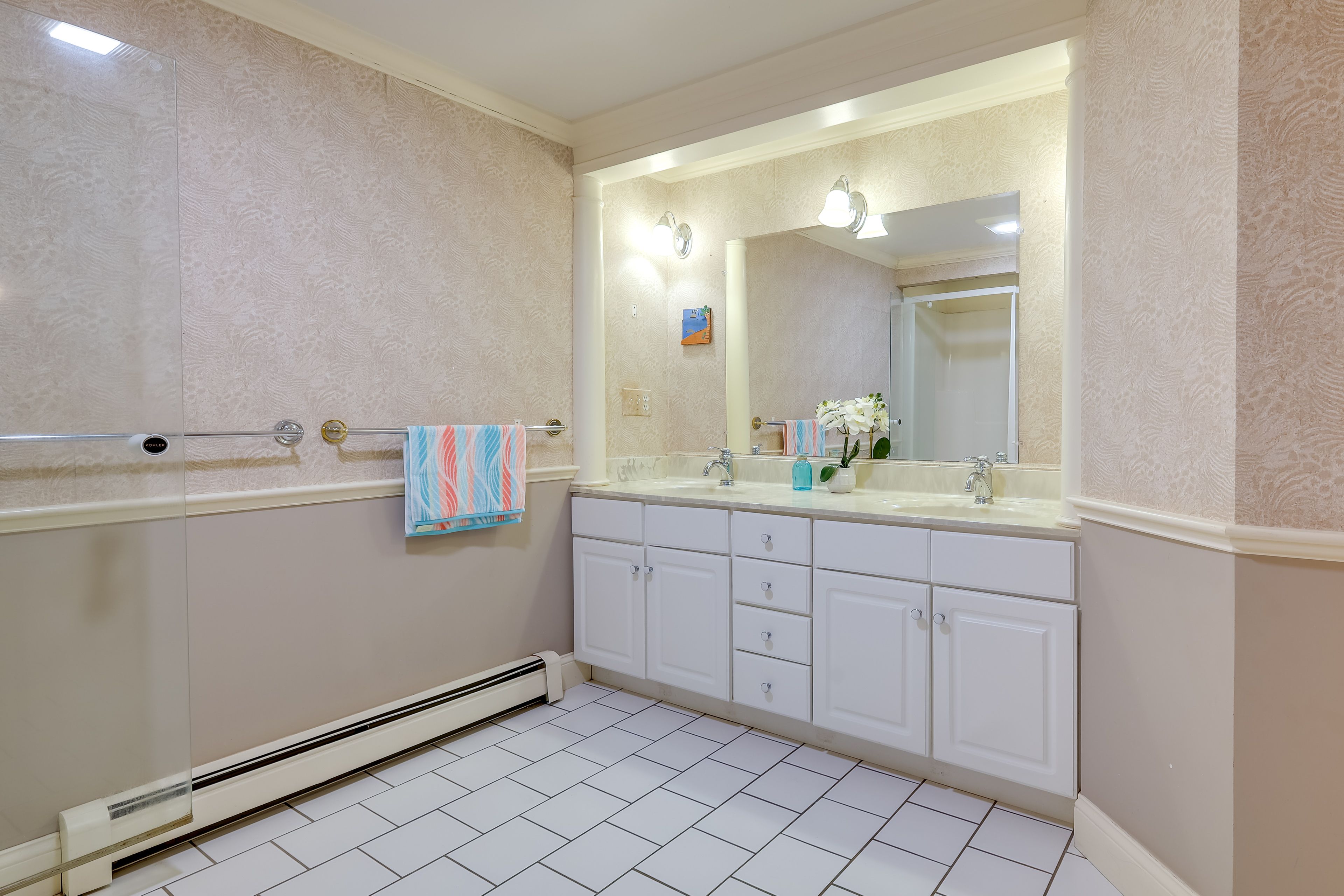 Full Bathroom | Soaking Tub | Walk-In Shower