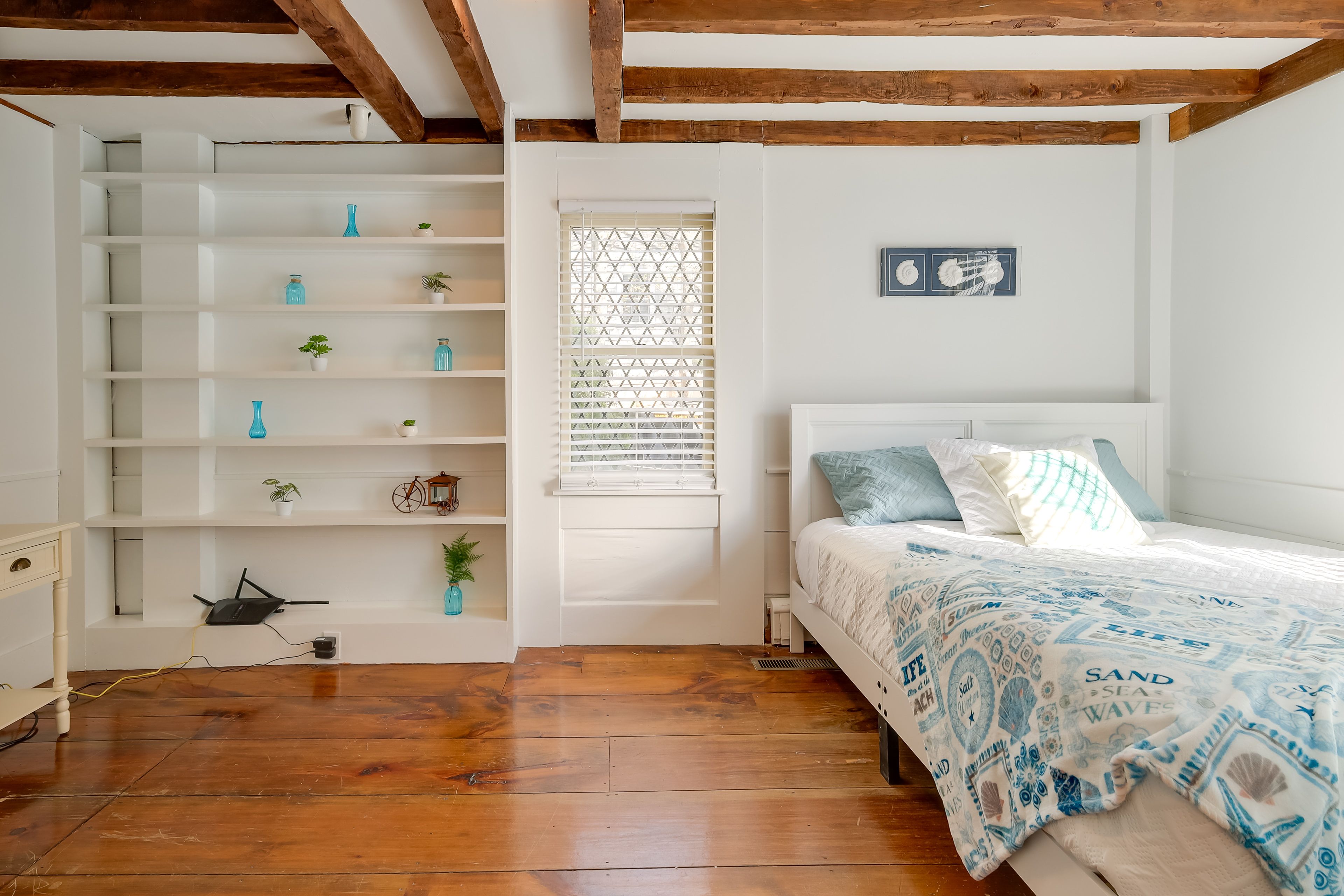 Bedroom 1 | Queen Bed | Linens Provided | 1st Floor