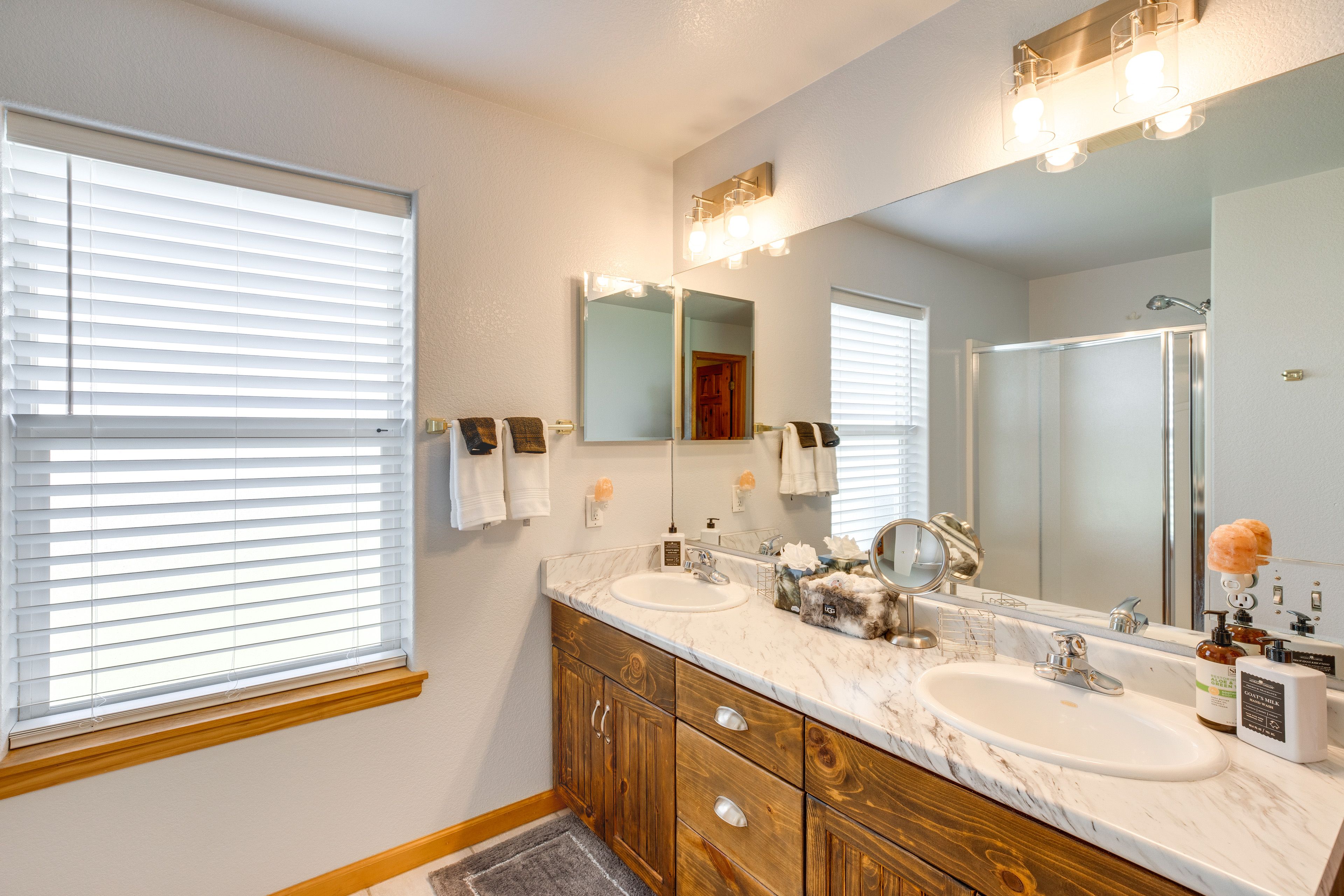 En-Suite Bathroom | Towels Provided | Complimentary Toiletries