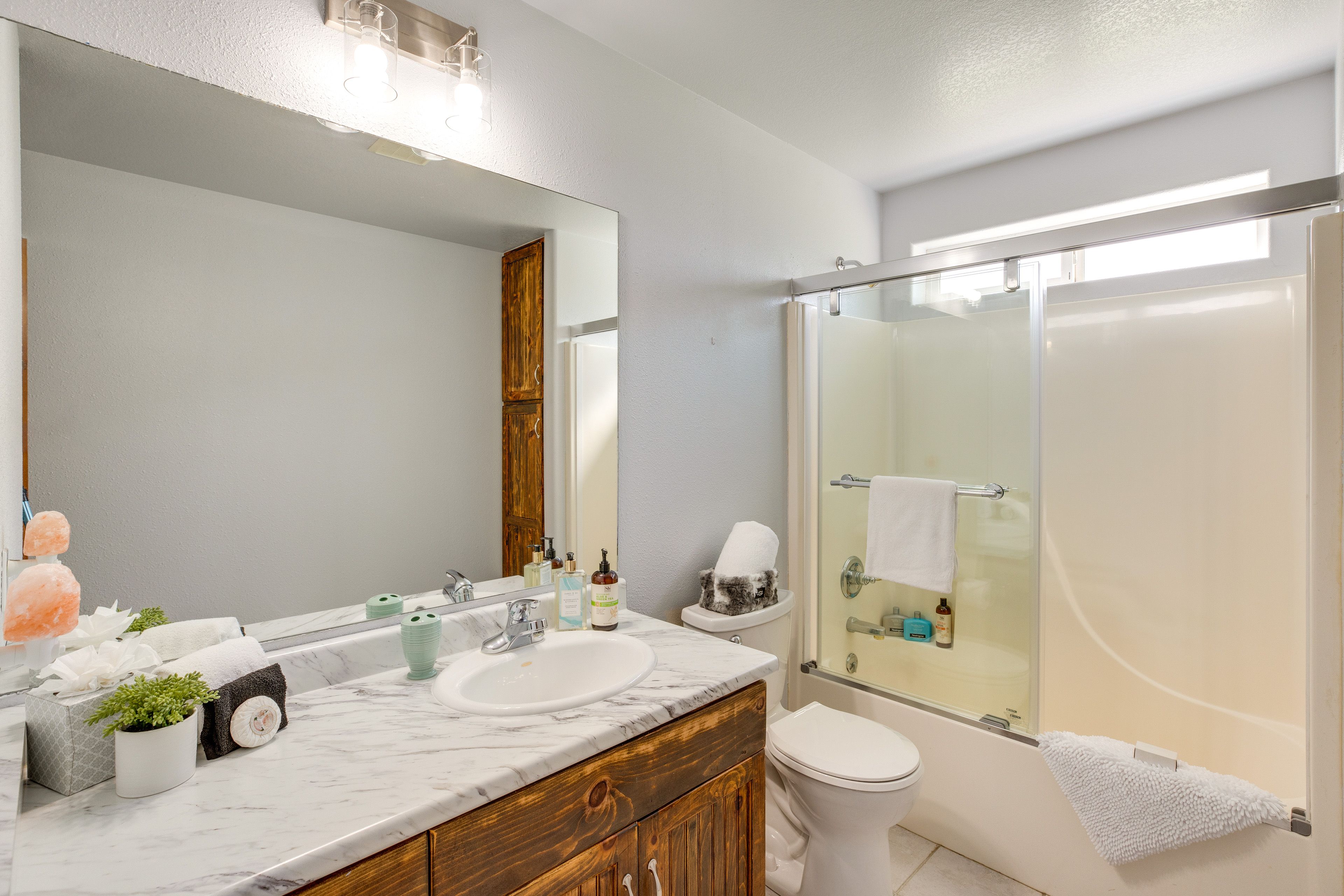 Full Bathroom | Hair Dryer | Iron & Board