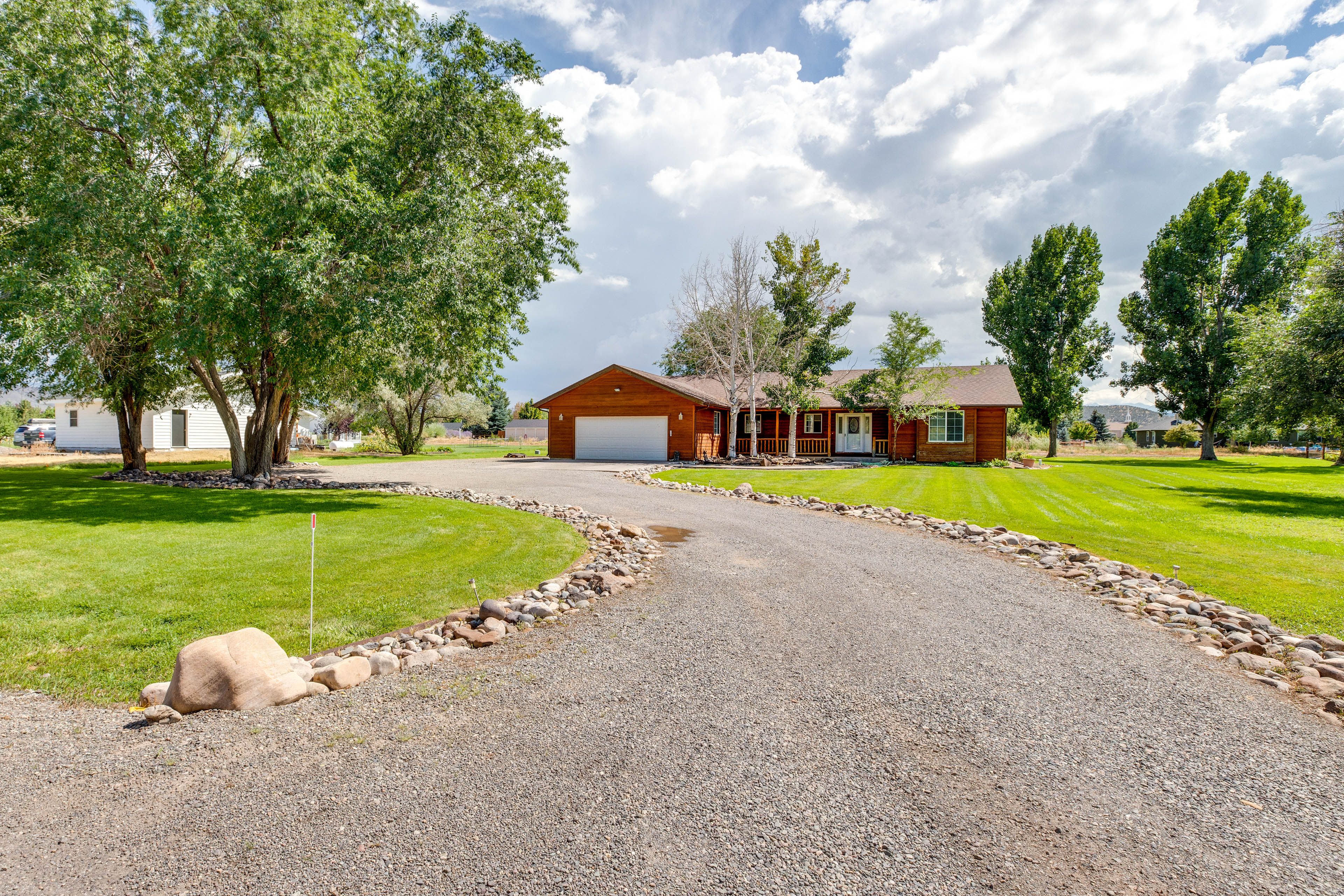 Parking | Driveway (6 Vehicles) | RV/Trailer Parking