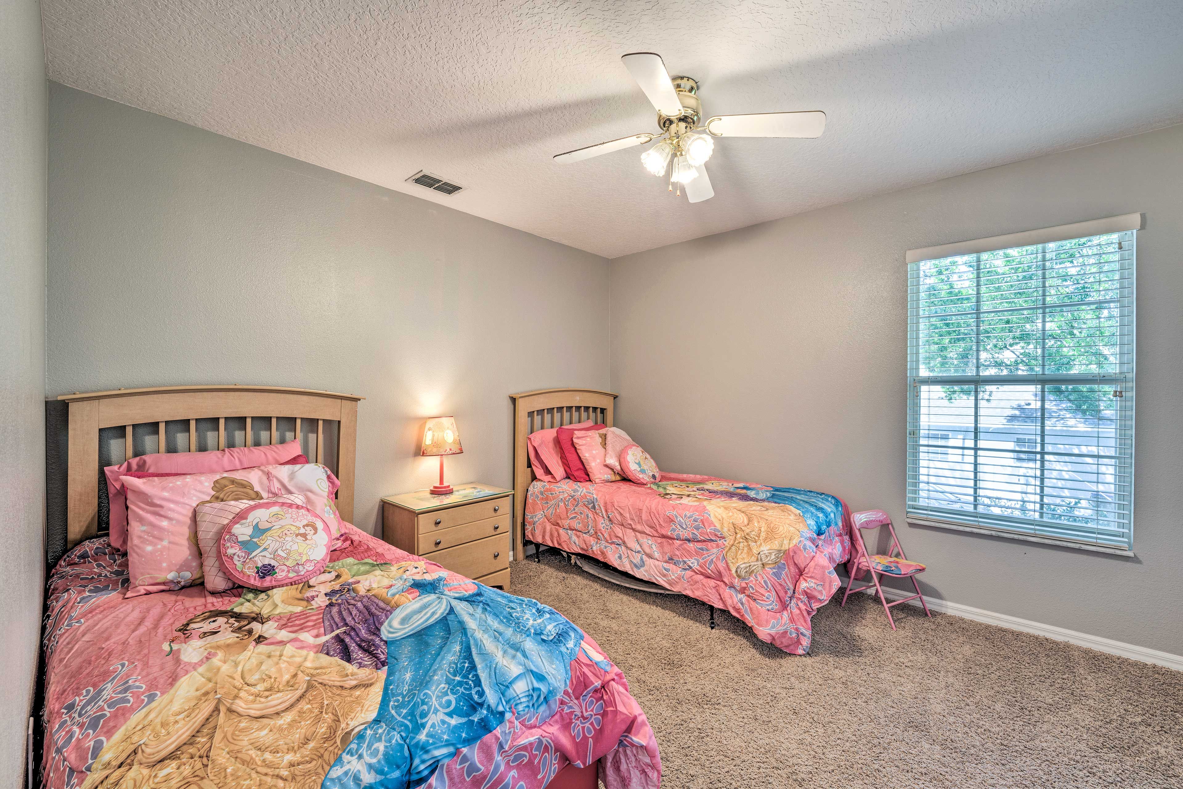 Bedroom 7 | 2nd Floor | 2 Twin Beds | Flat-Screen TV