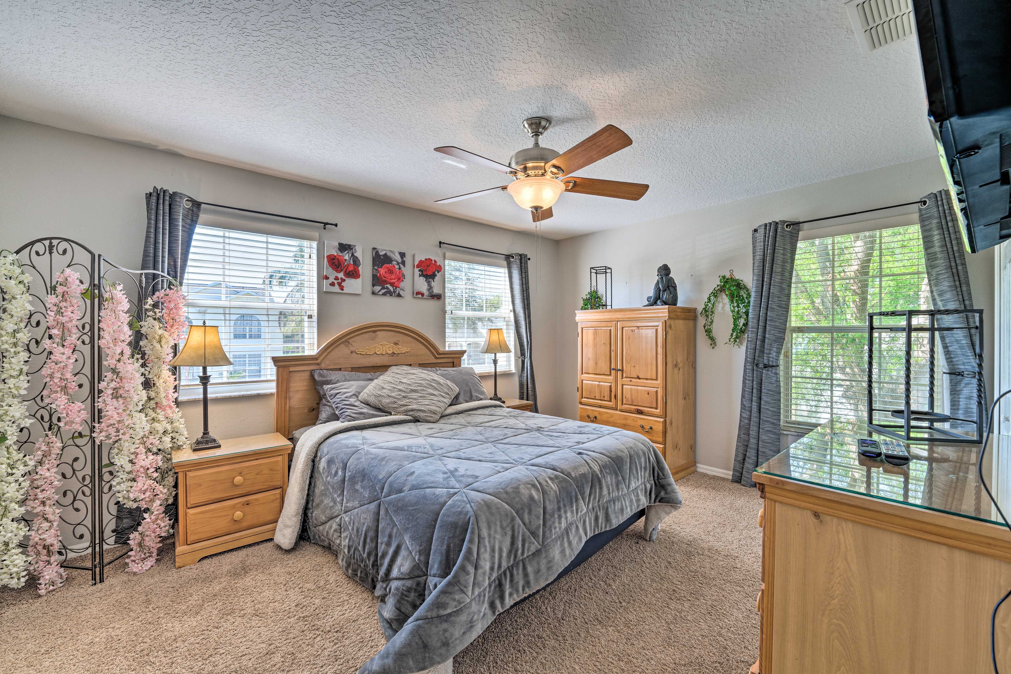 Bedroom 6 | 2nd Floor | Queen Bed | Flat-Screen TV