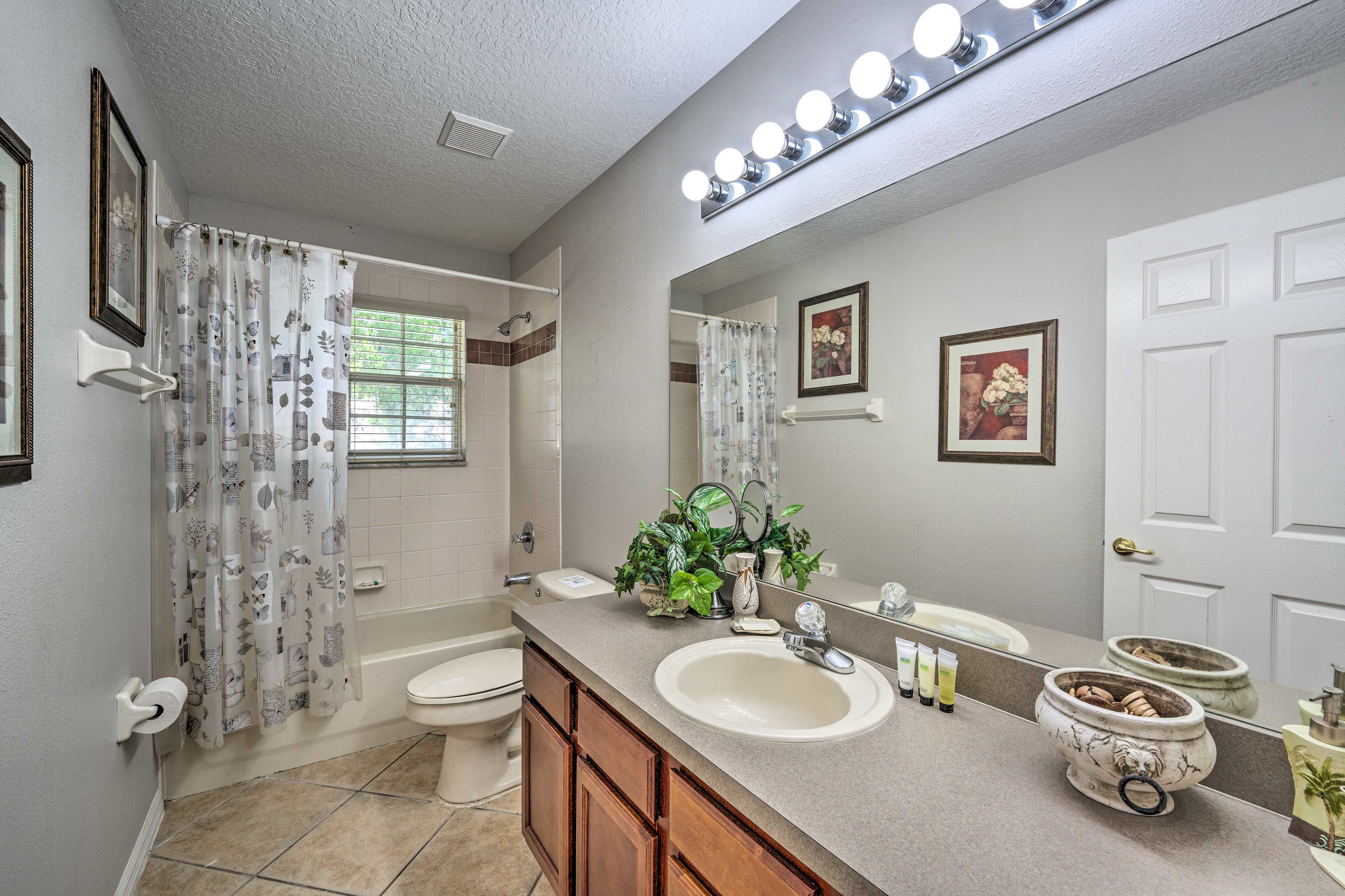 Full Bathroom | 2nd Floor