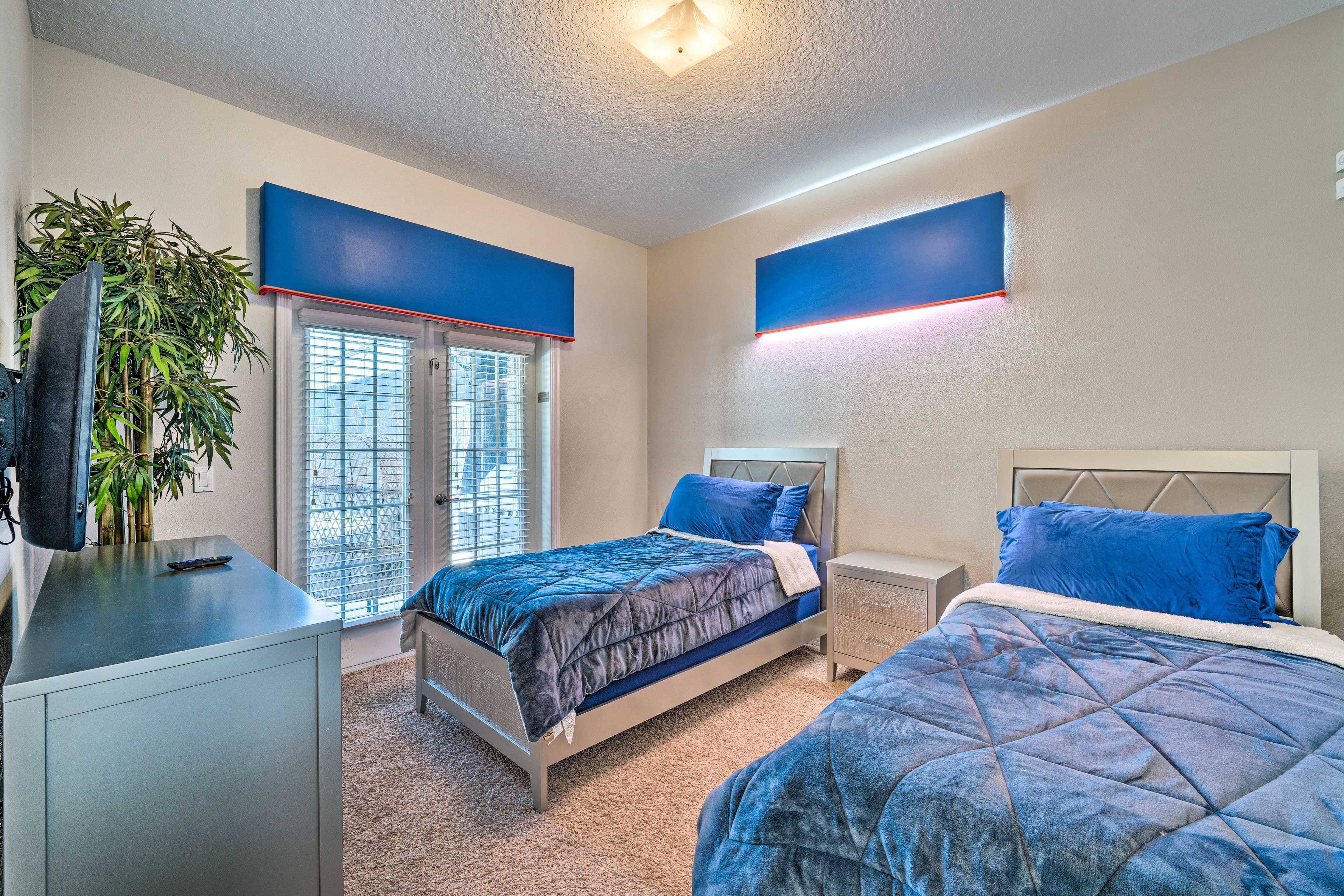 Bedroom 4 | 1st Floor | 2 Twin Beds