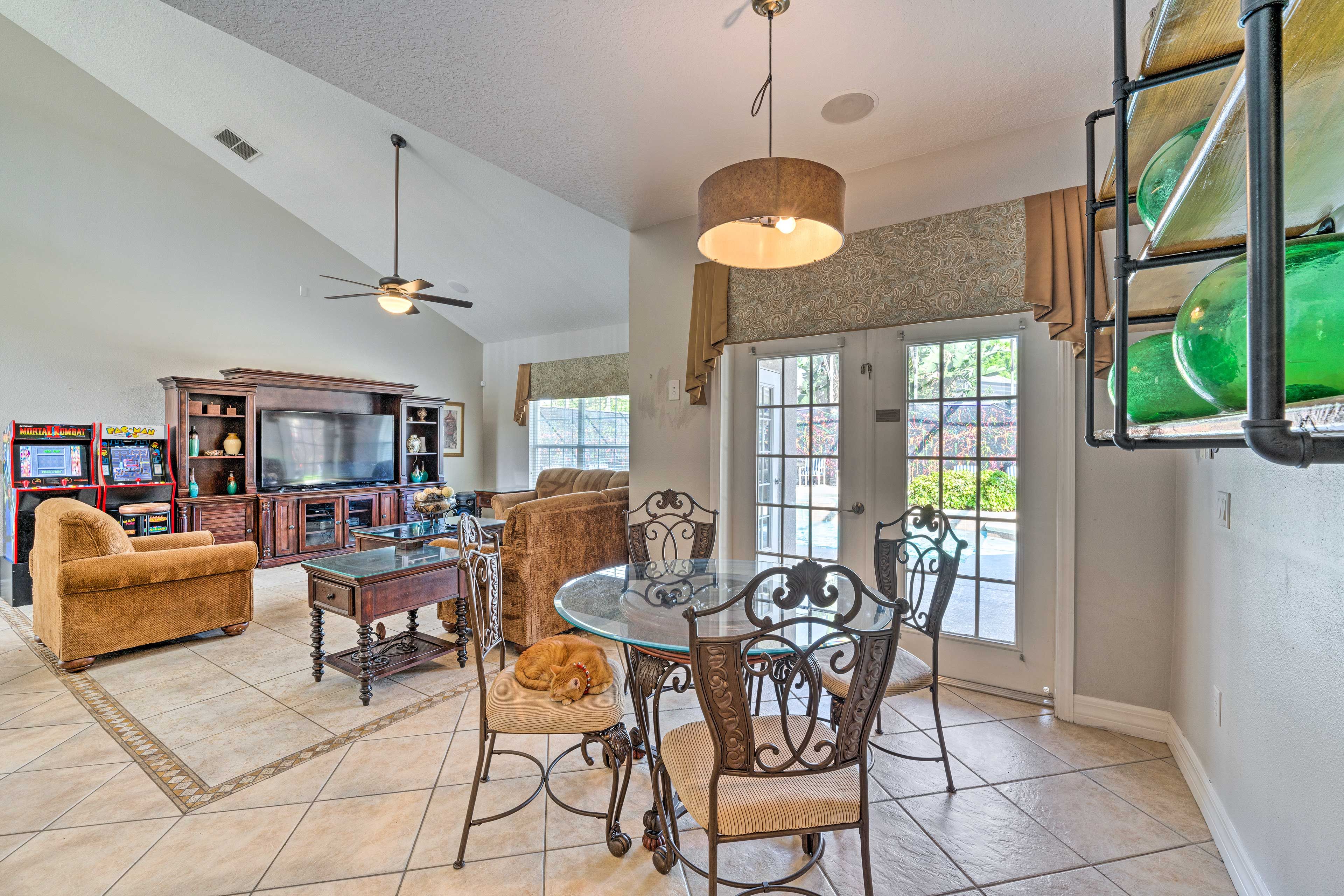 Breakfast Nook | 1st Floor | Coffee Maker | Central Air Conditioning/Heat