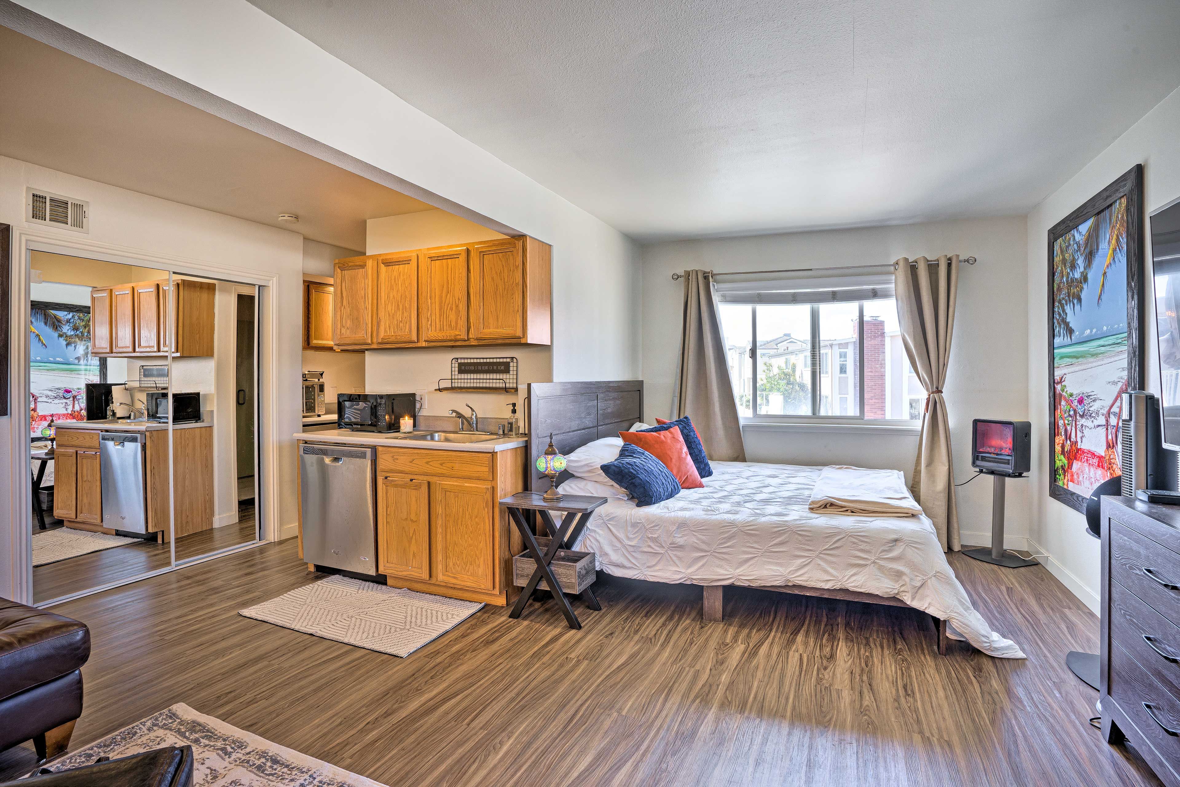 Studio Interior | California King Bed