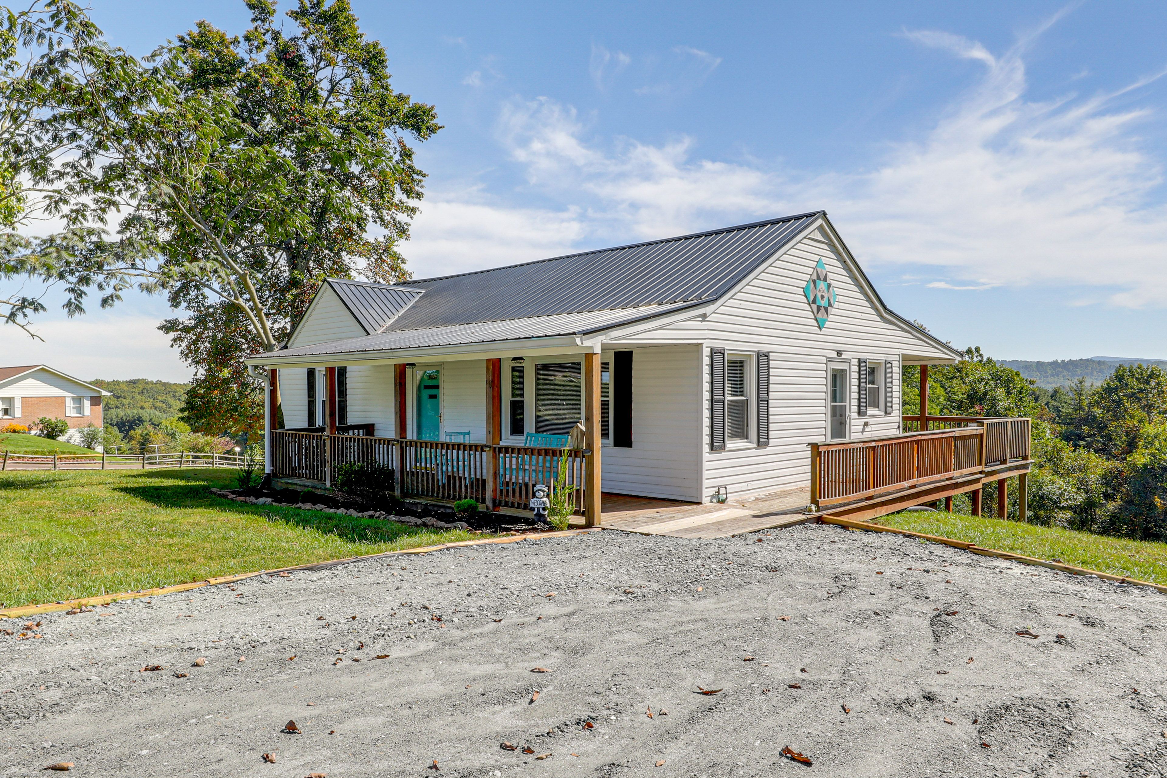 Sparta Vacation Rental | 2BR | 1BA | 1,020 Sq Ft | Step-Free Access