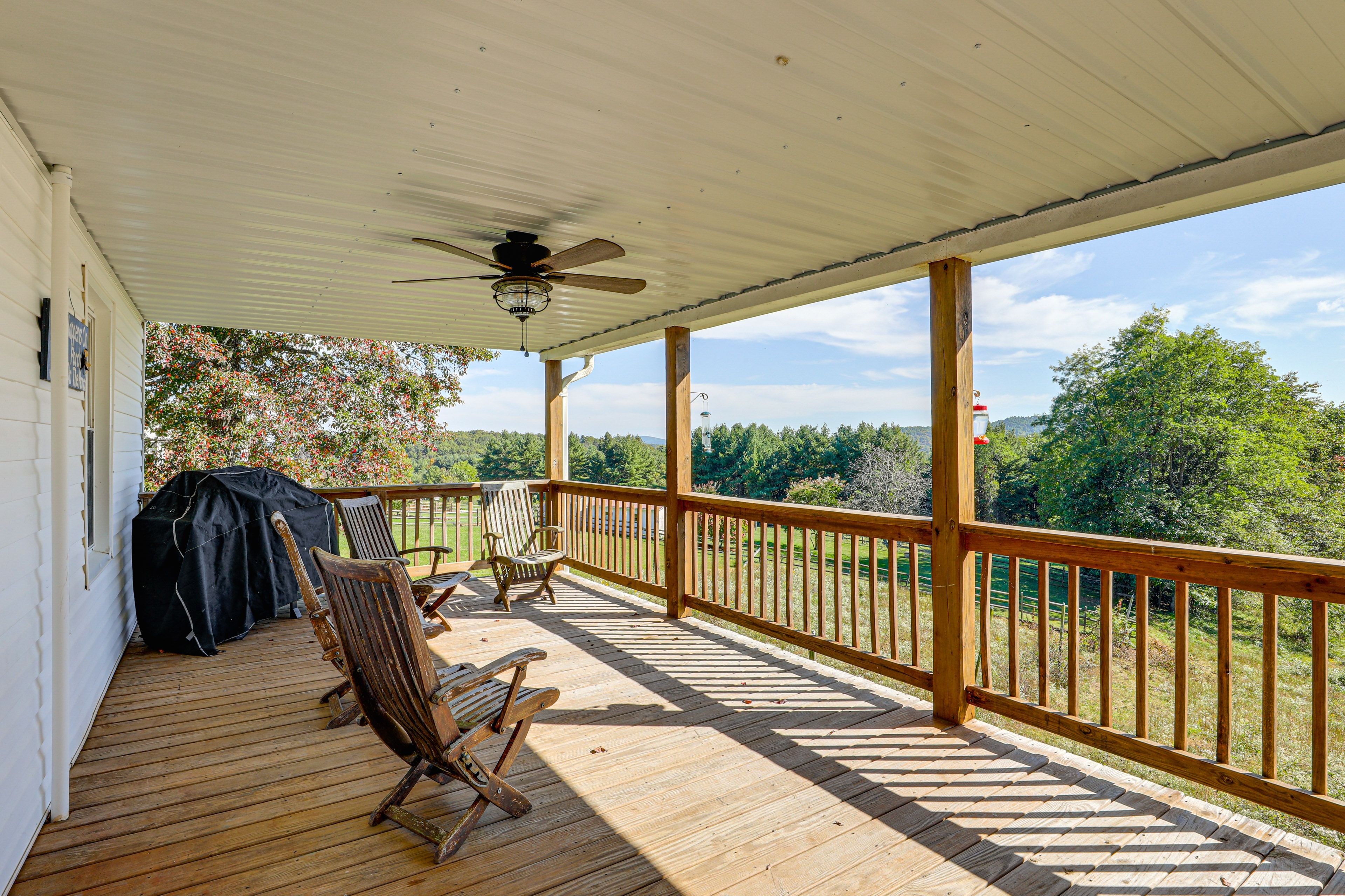 Wraparound Deck | Gas Grill | Outdoor Dining