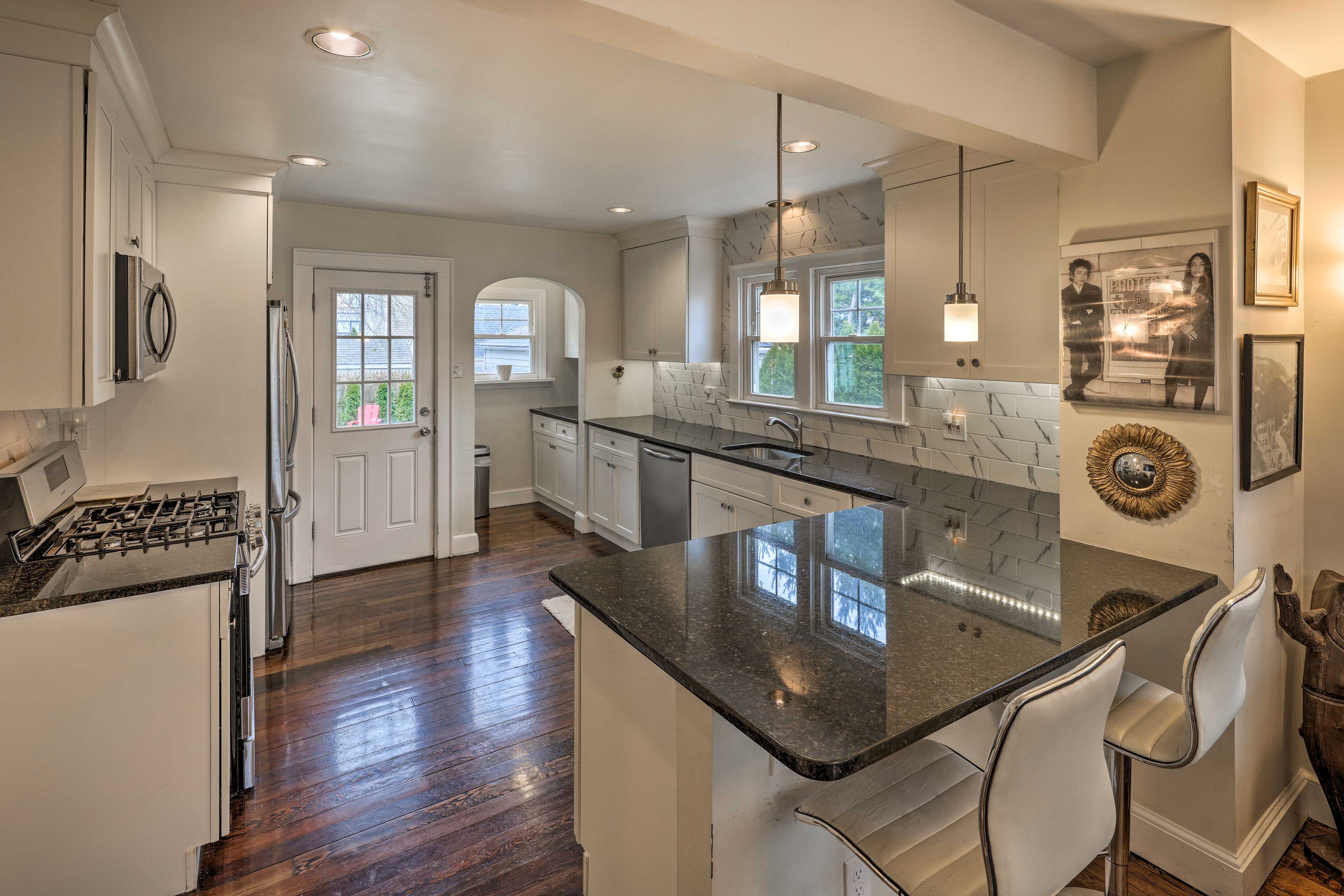Bridgeport Vacation Rental | 1,519 Sq Ft | 3BR | 2BA | 3 Steps Required to Enter