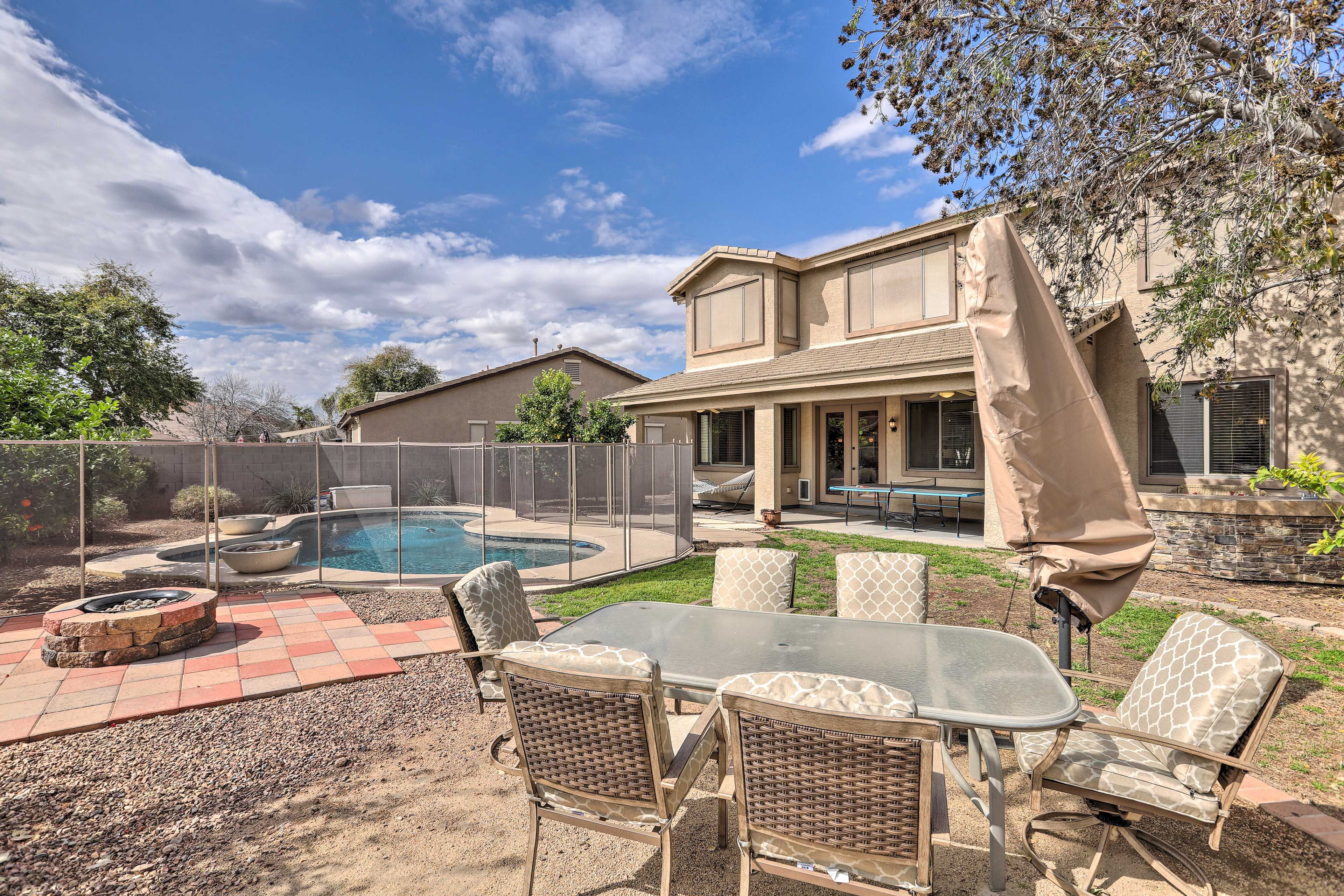 Outdoor Dining Area | Fire Pit