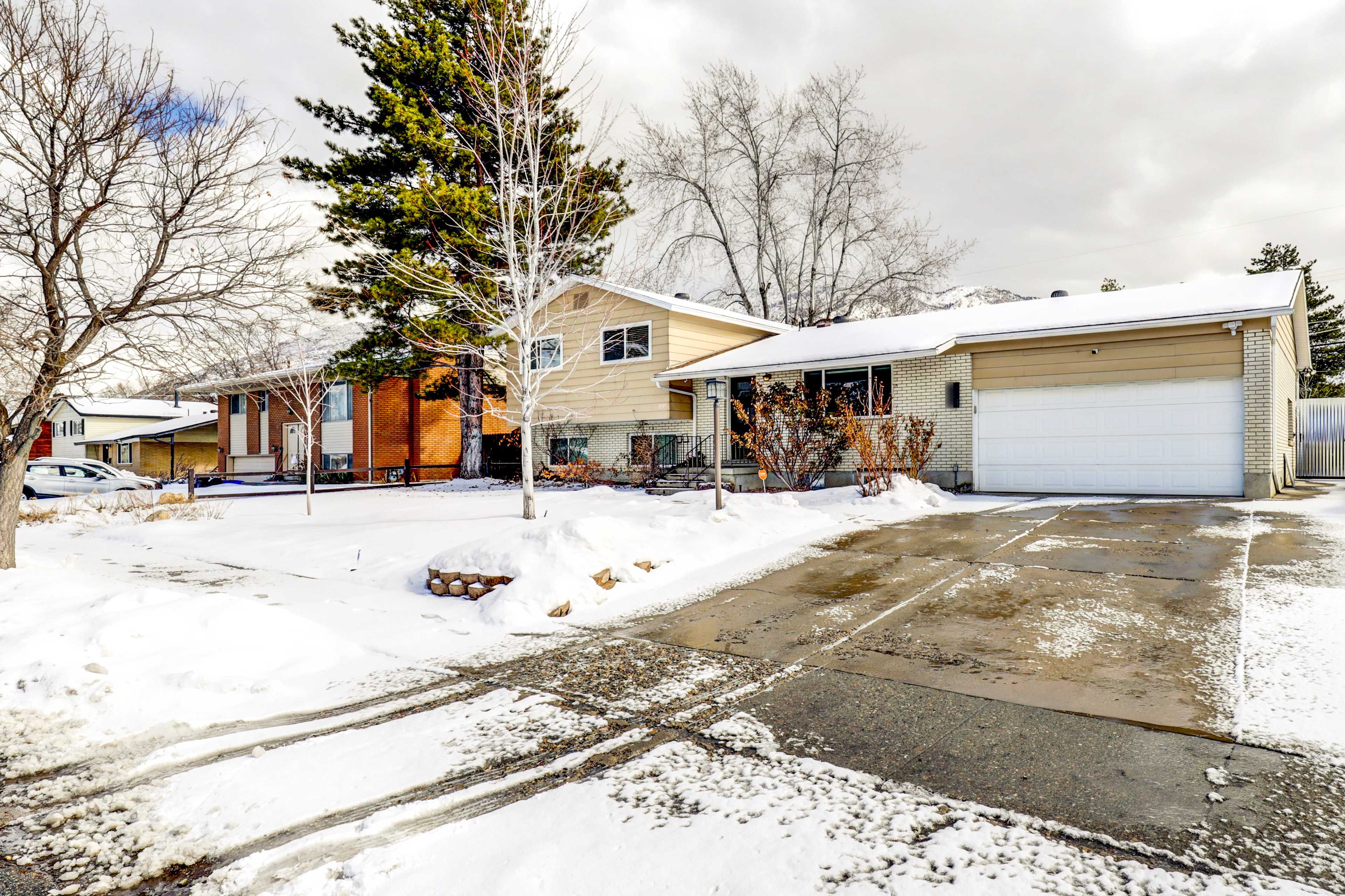 Home Exterior | 2,582 Sq Ft | 12 Mi to Ski Slopes