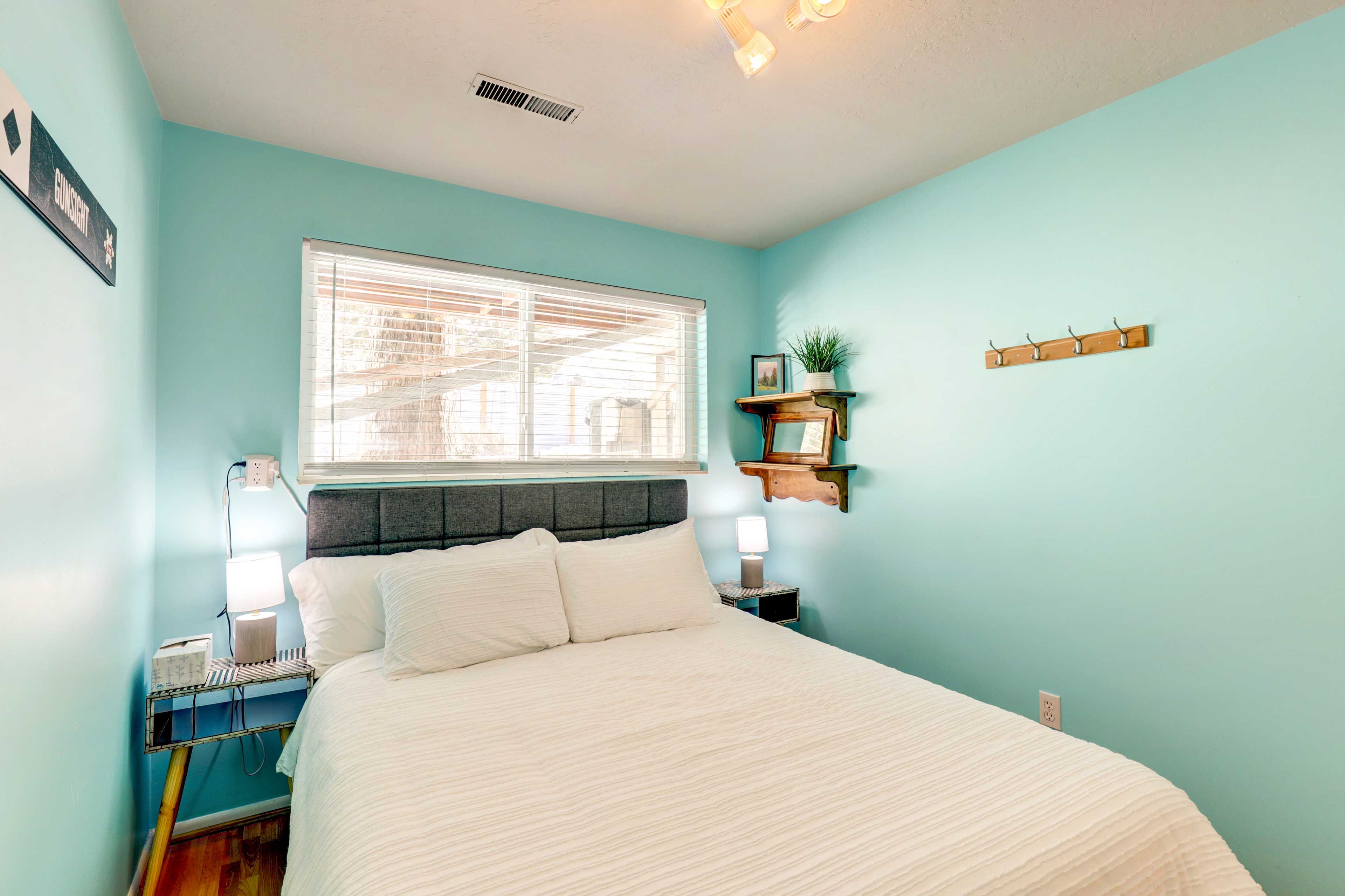 Bedroom 4 | Queen Bed | Basement Floor