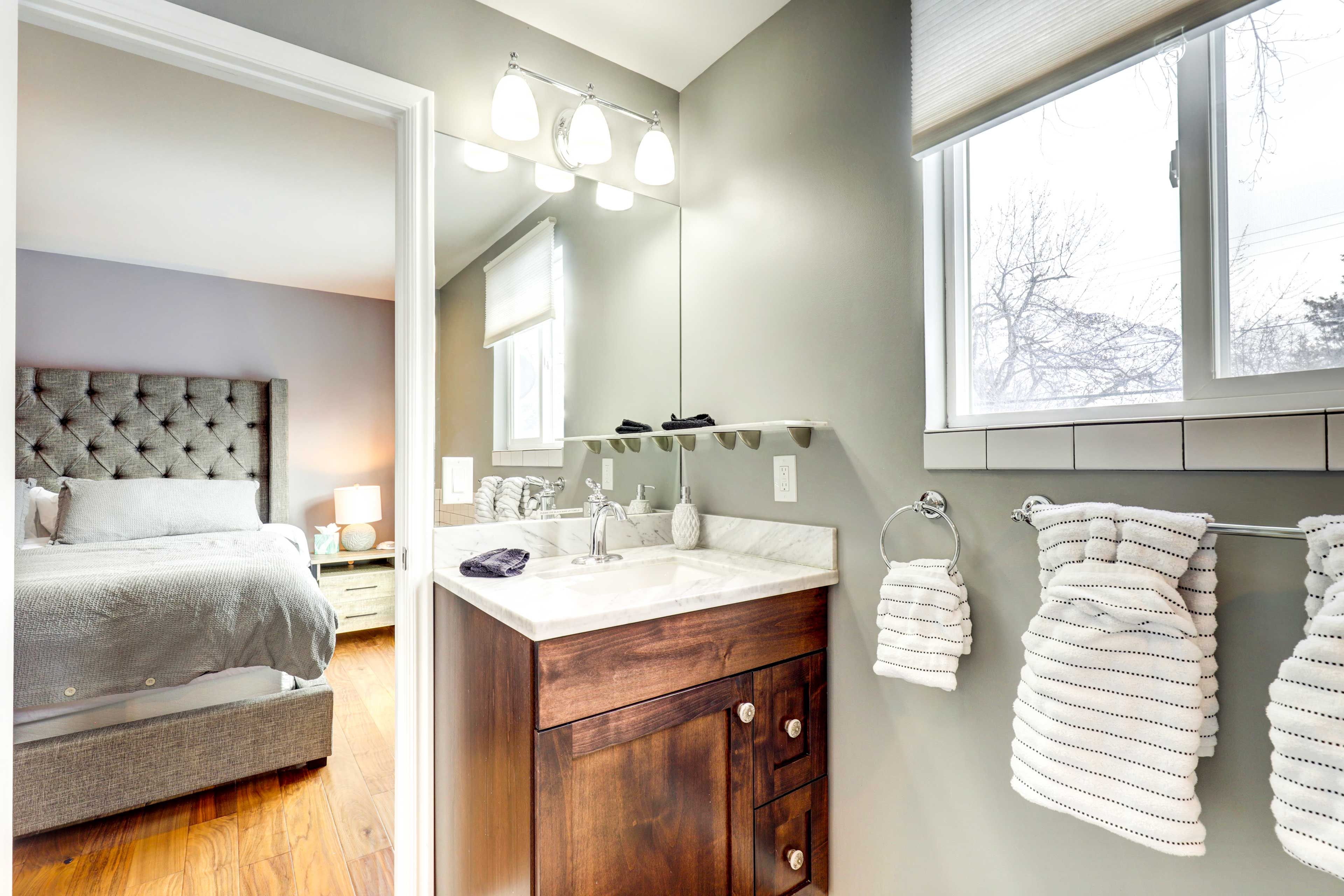 Full Bathroom | 2nd Floor | Soaking Tub | Complimentary Toiletries