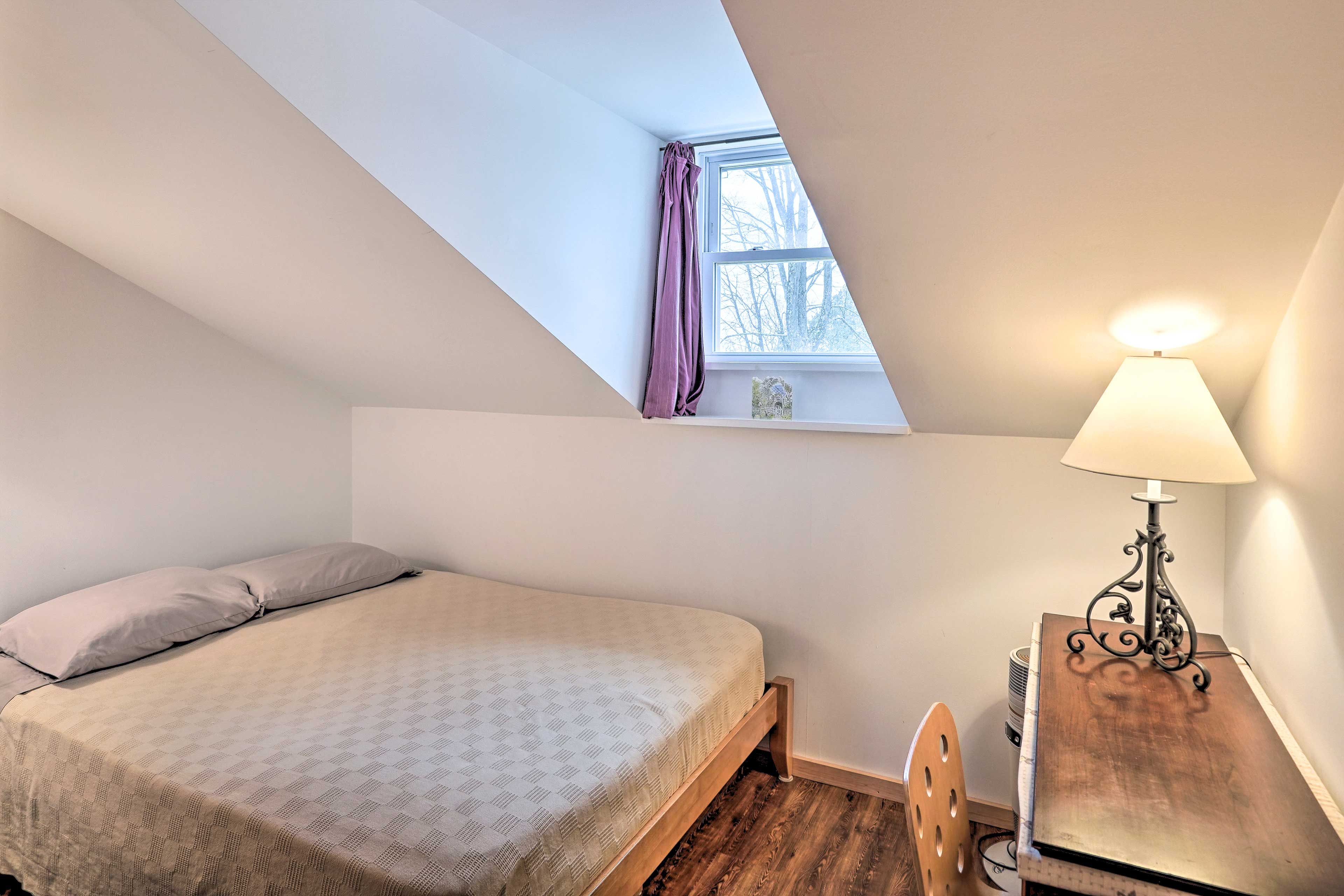 Bedroom 2 | Queen Bed