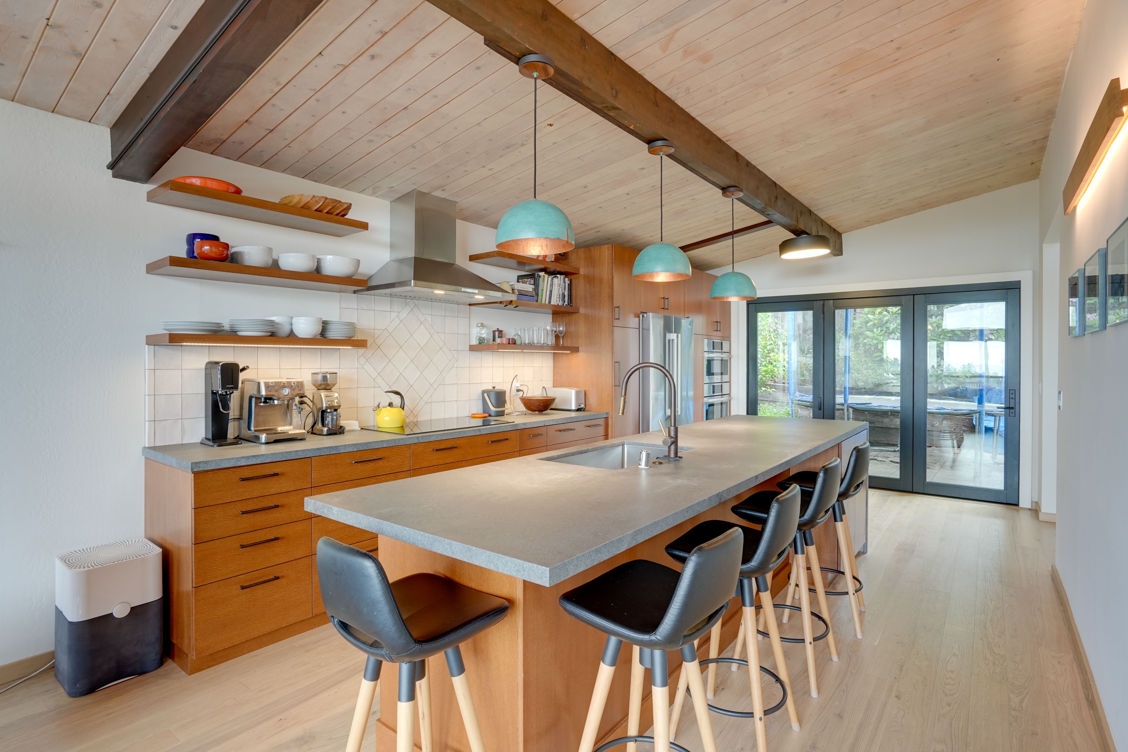 Kitchen | Coffee Maker | Espresso Machine | Dishwasher | Wine Glasses