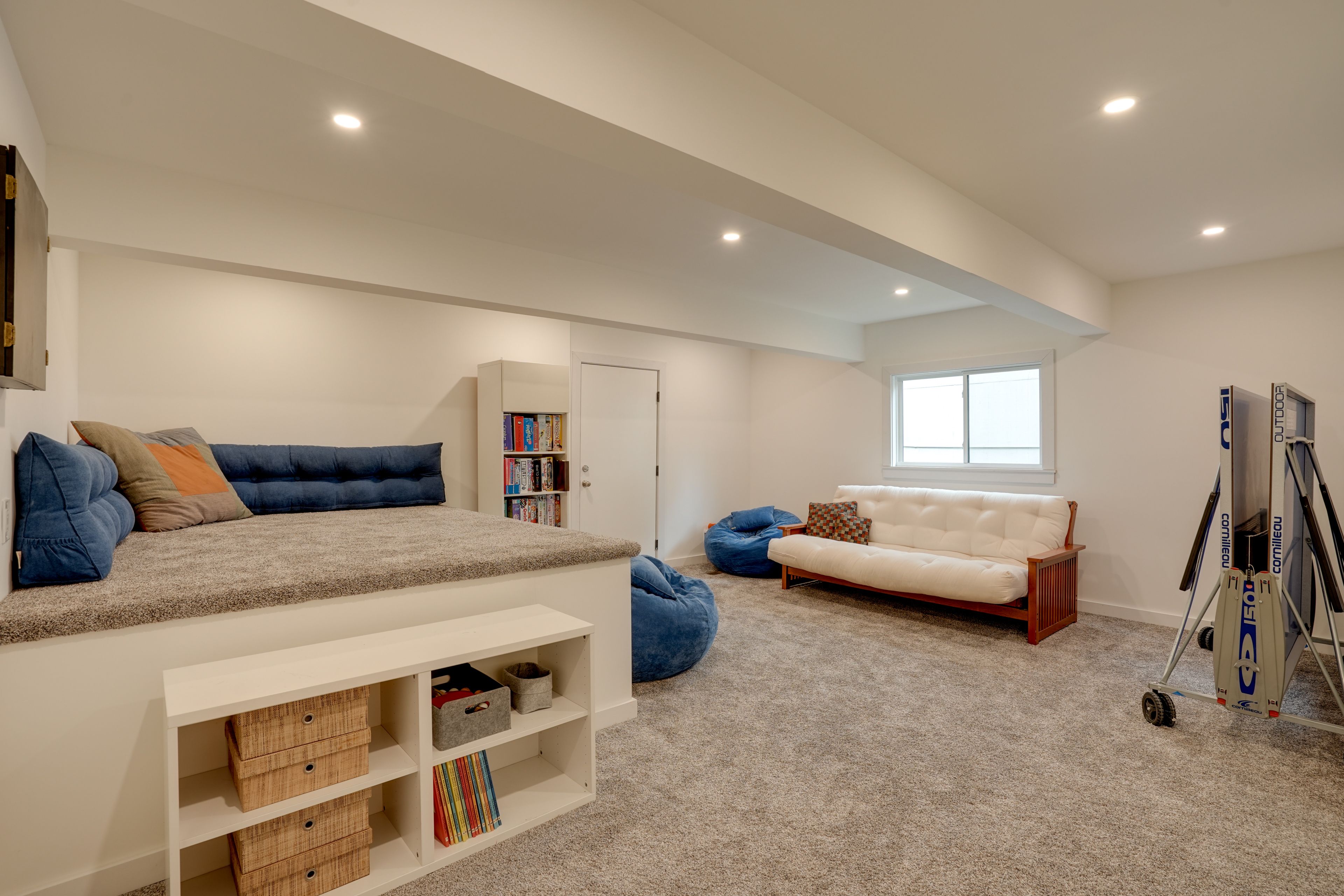 Bedroom 3 | Queen Futon | Ping Pong Table