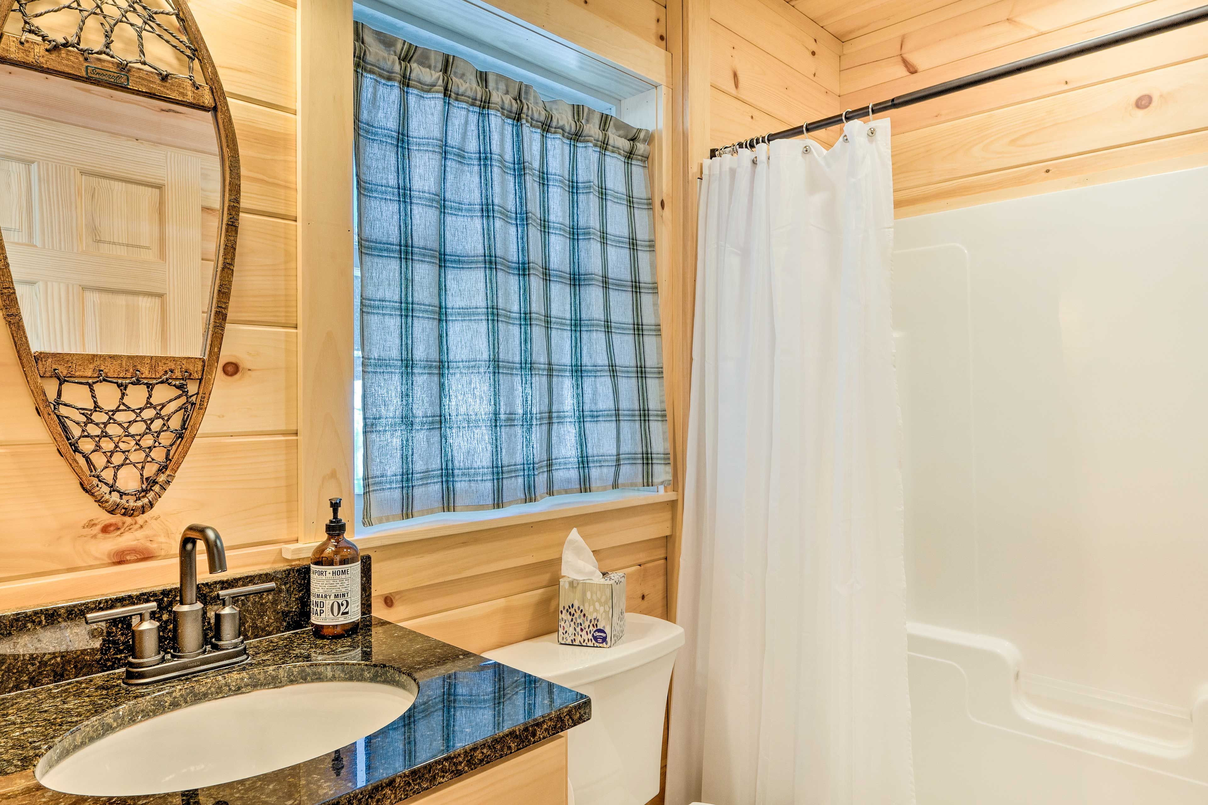 Full Bath | Towels Provided