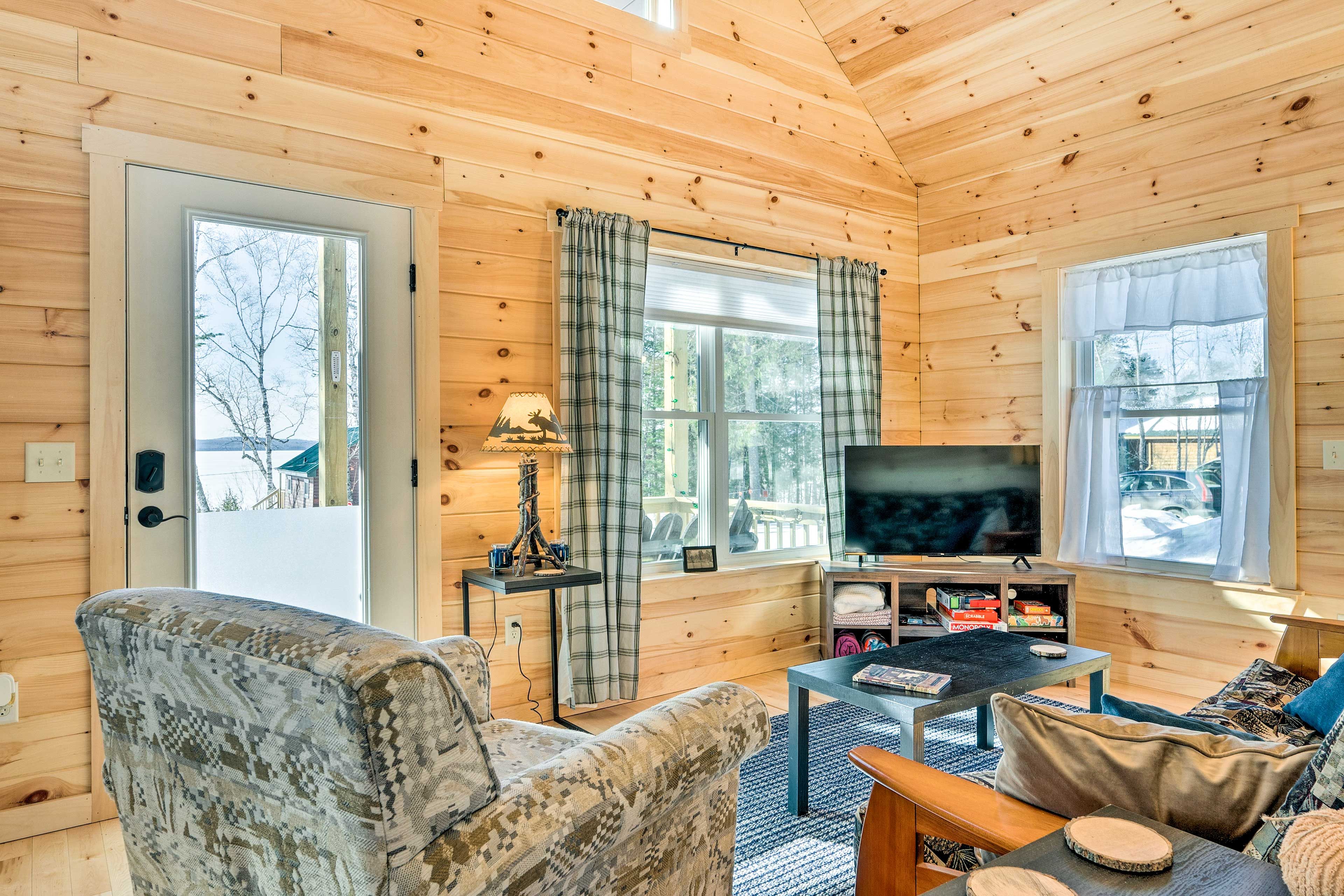 Living Room | Smart TV | Free WiFi | Board Games