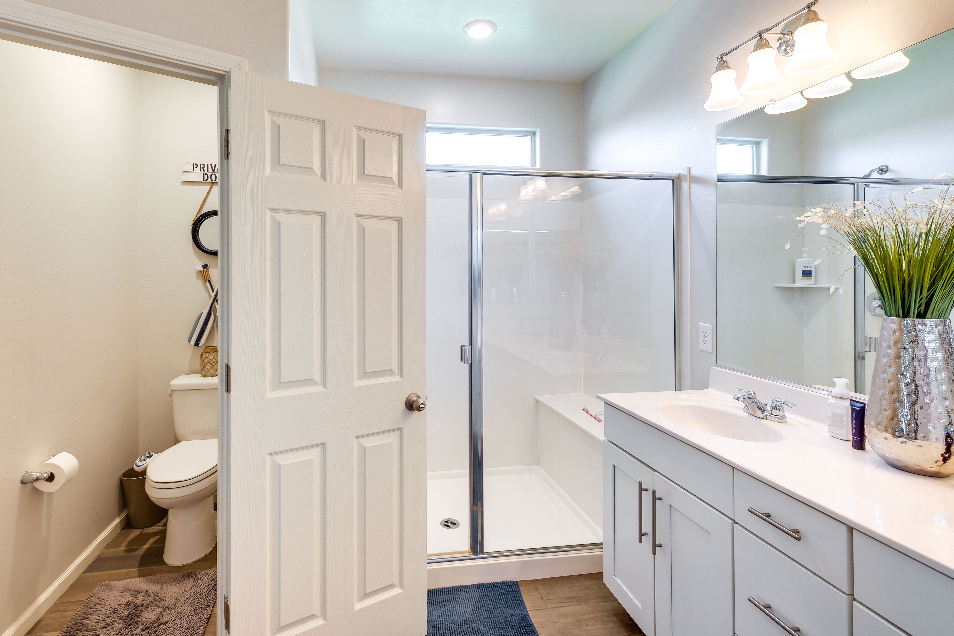 Full Bathroom | Towels Provided | Complimentary Toiletries