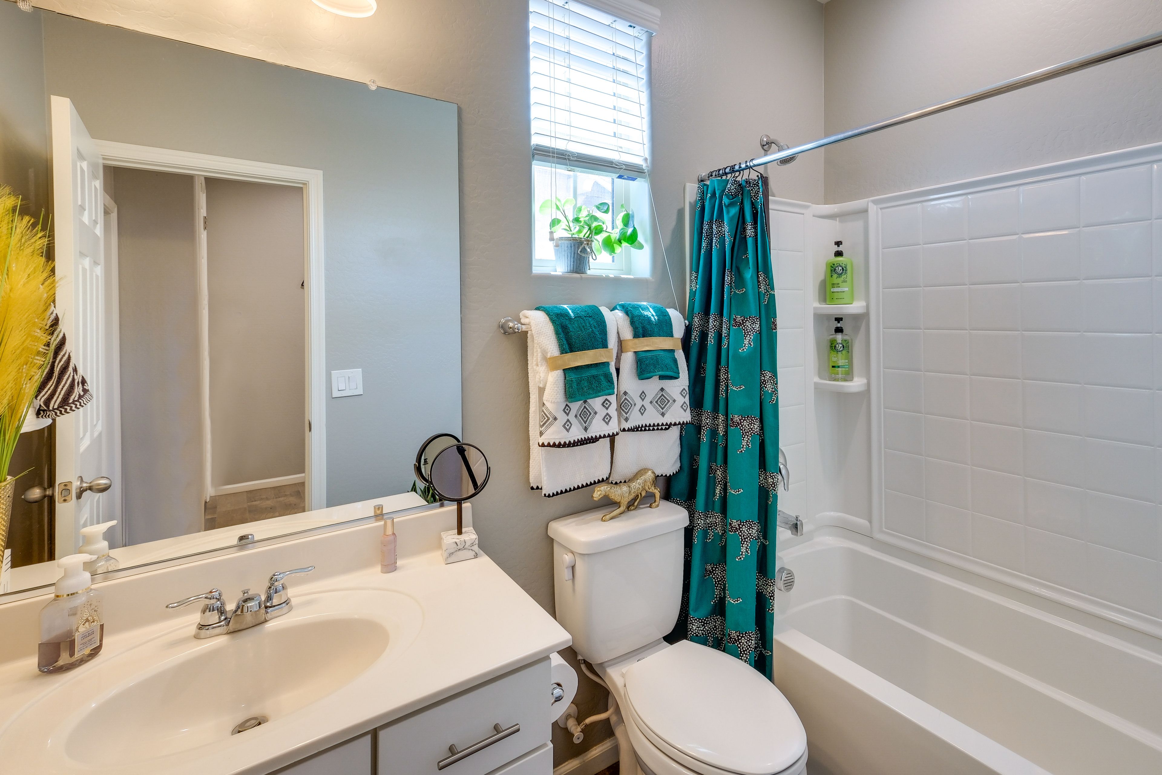 Full Bathroom | Hair Dryer