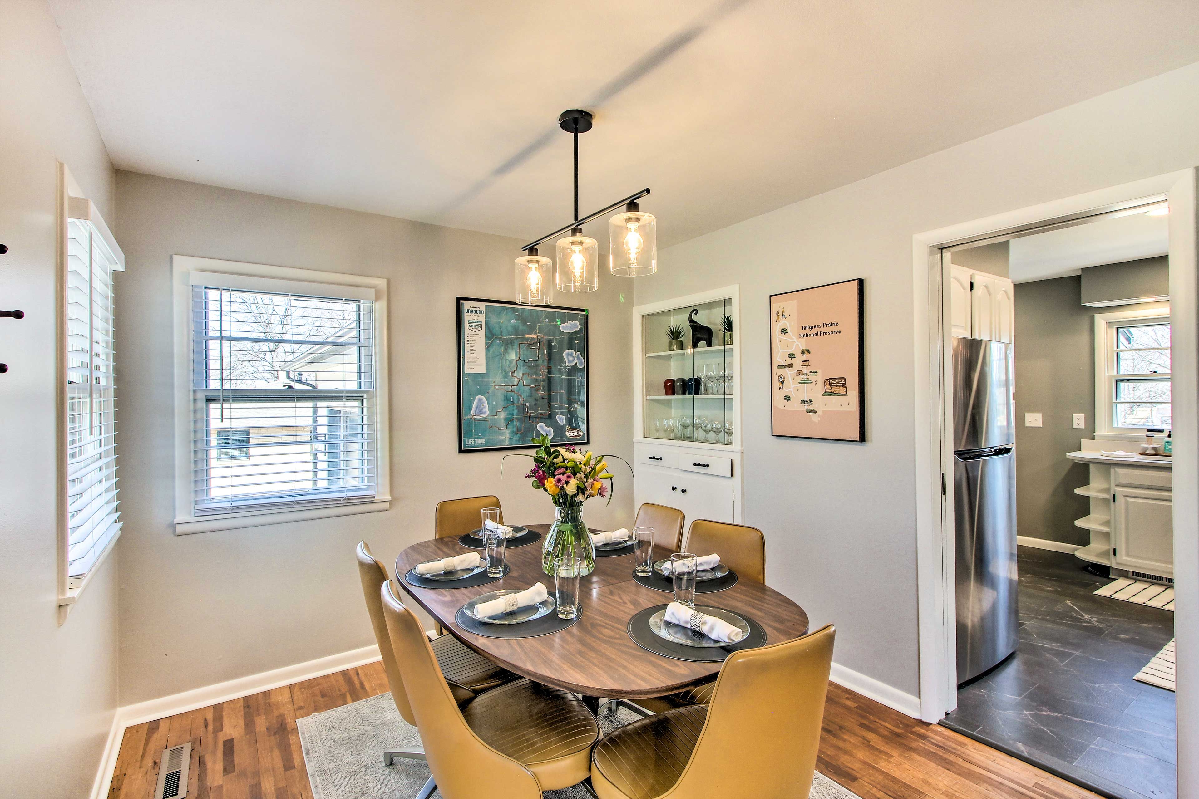 Dining Area | Dishware & Flatware Provided
