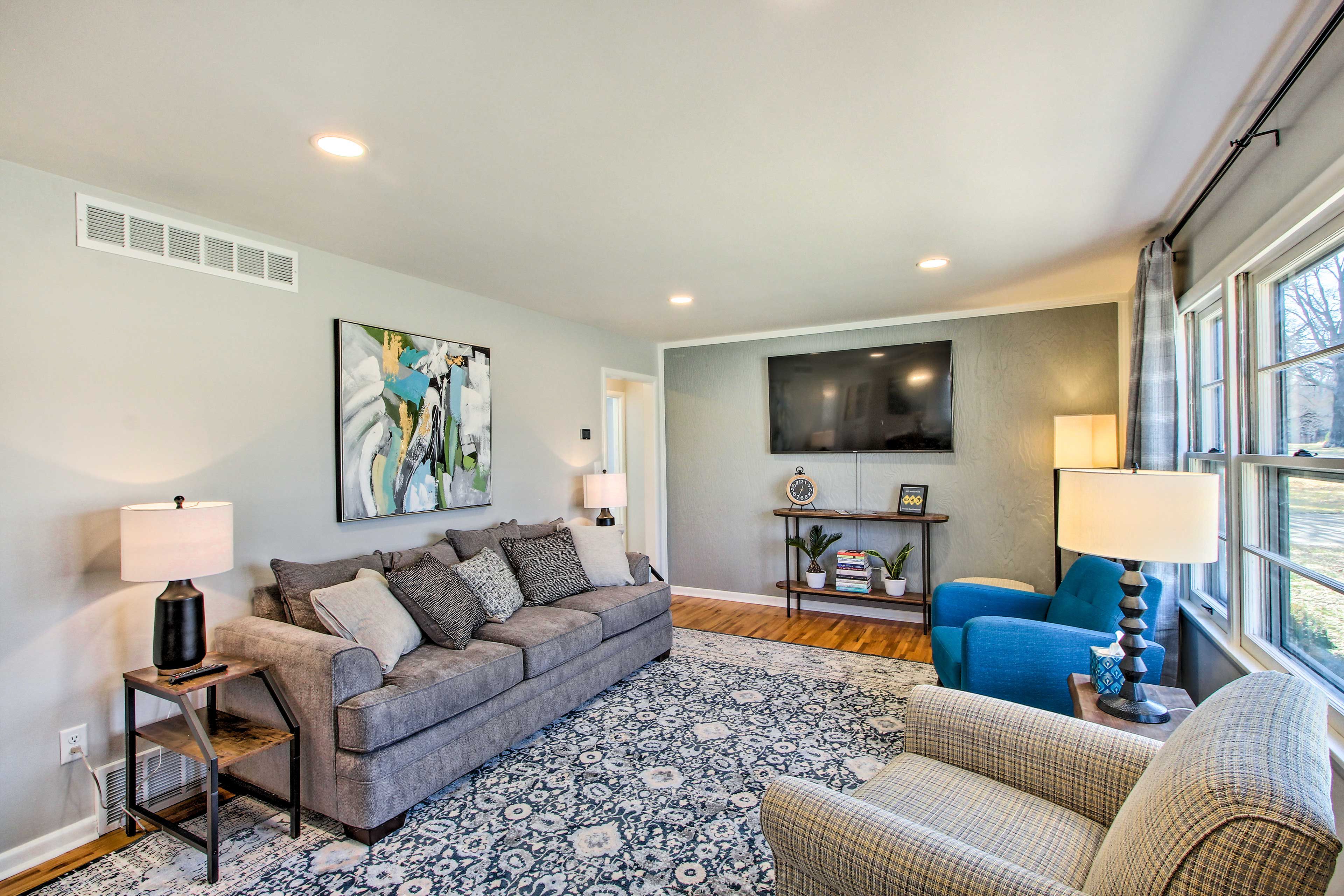 Living Room | Smart TV | Central Air Conditioning & Heating