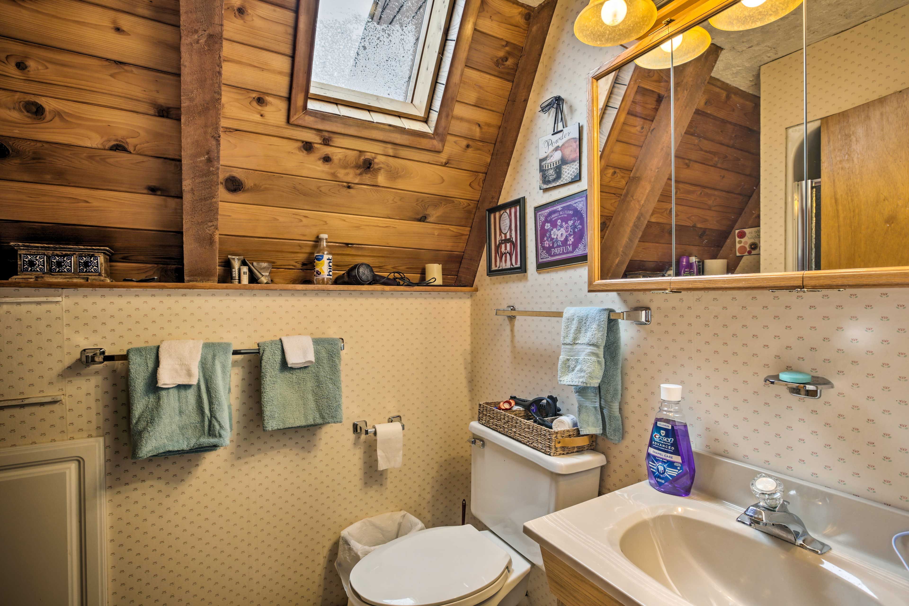 Full Bathroom | 2nd Floor