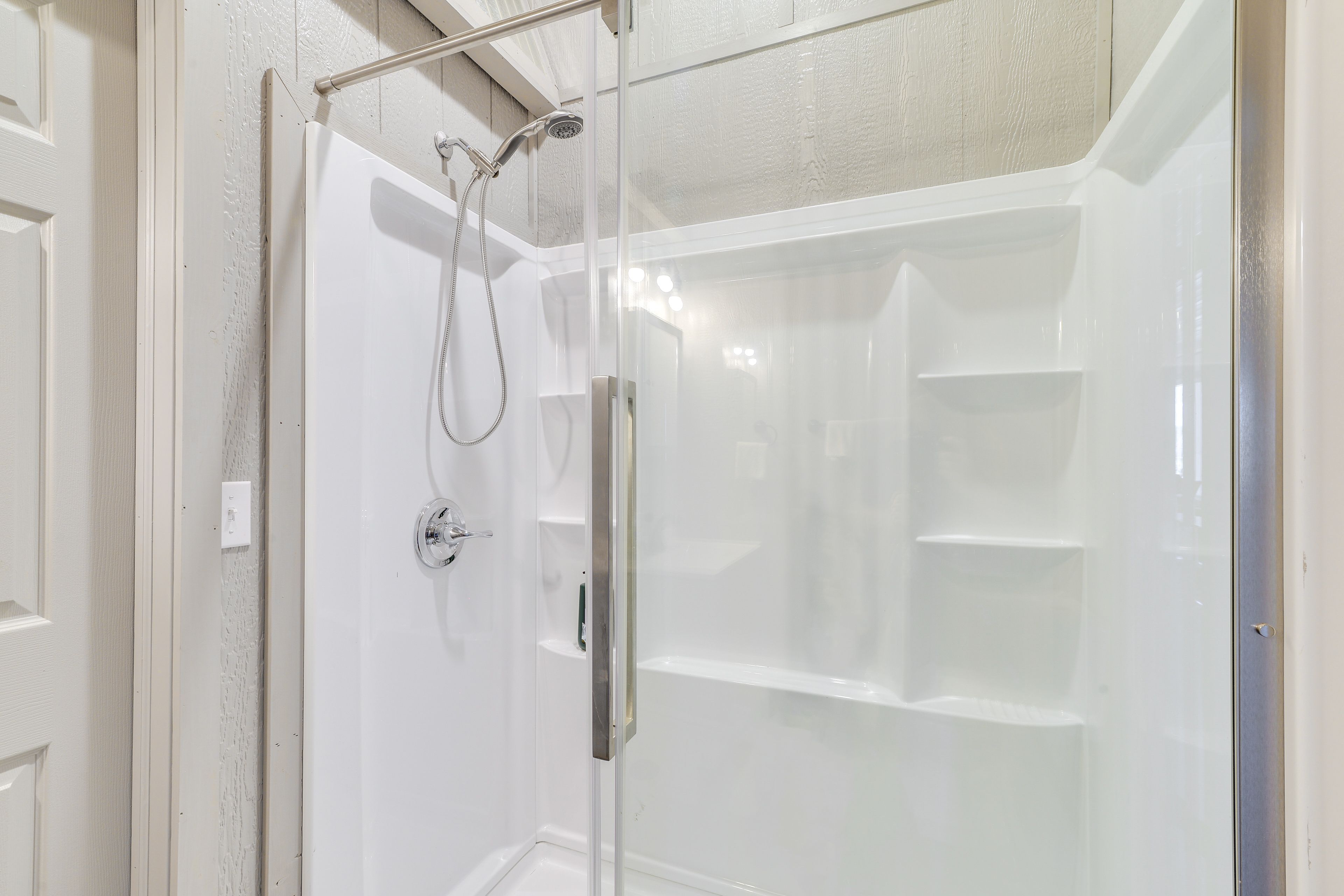Full Bathroom | Complimentary Toiletries | Towels Provided | Hair Dryer
