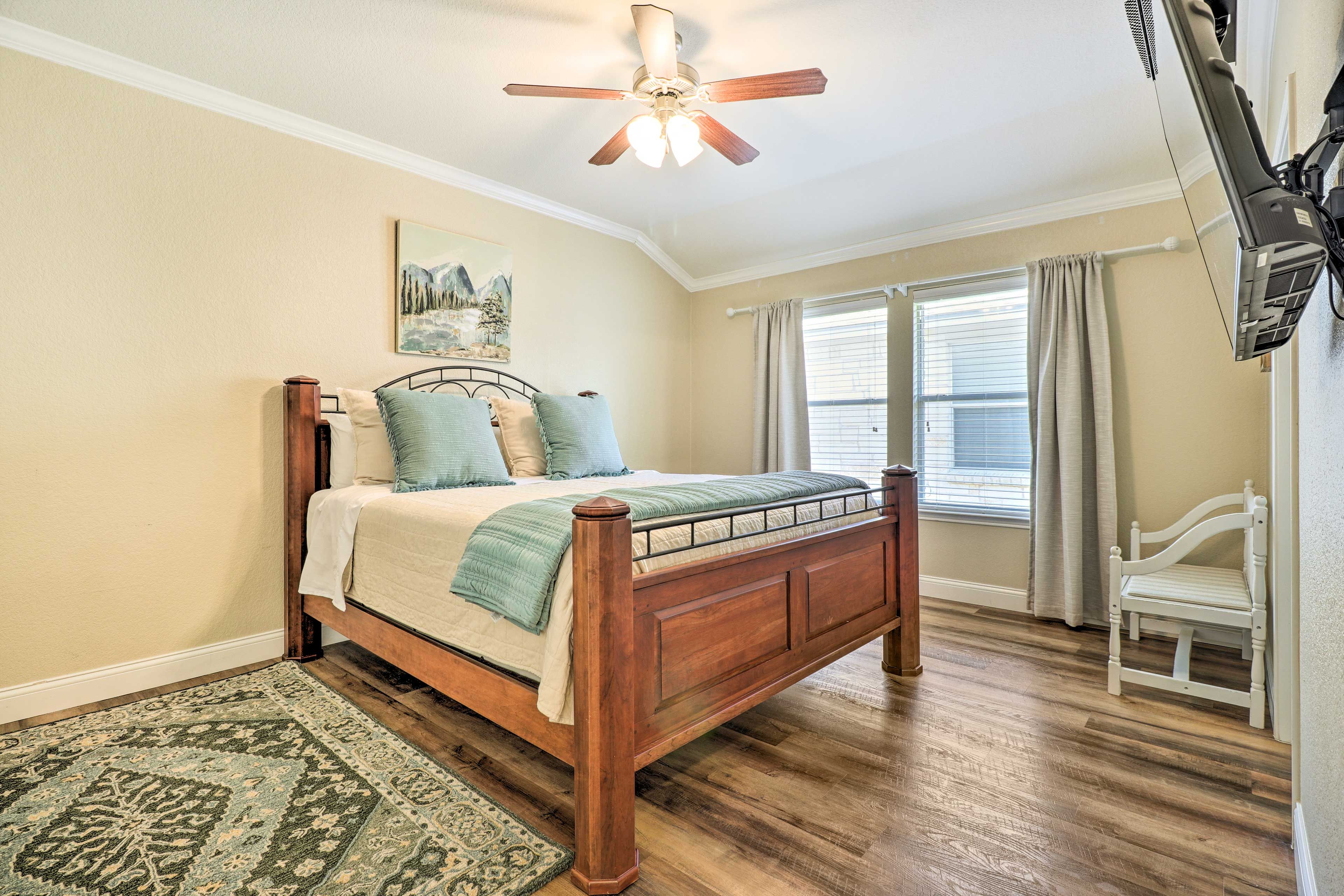 Bedroom 1 | California King Bed | Linens Provided | Smart TV | En-Suite Bathroom