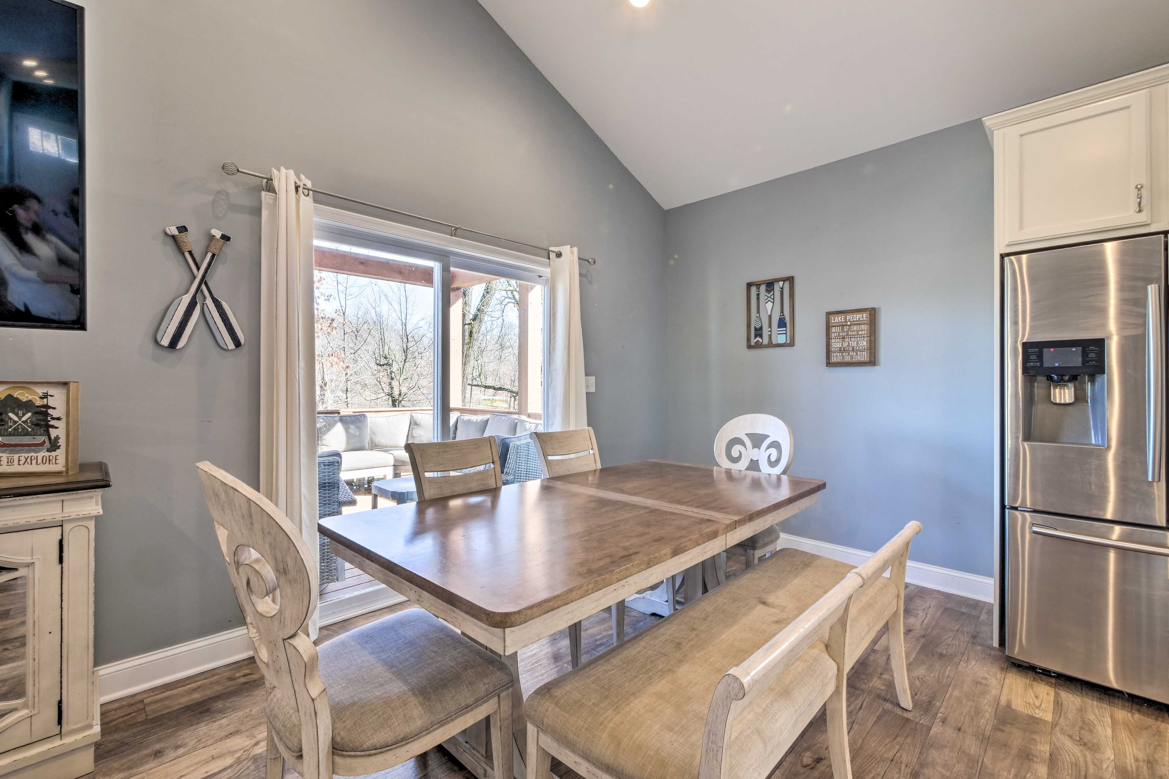 Dining Area | Dishware/Flatware | Trash Bags/Paper Towels