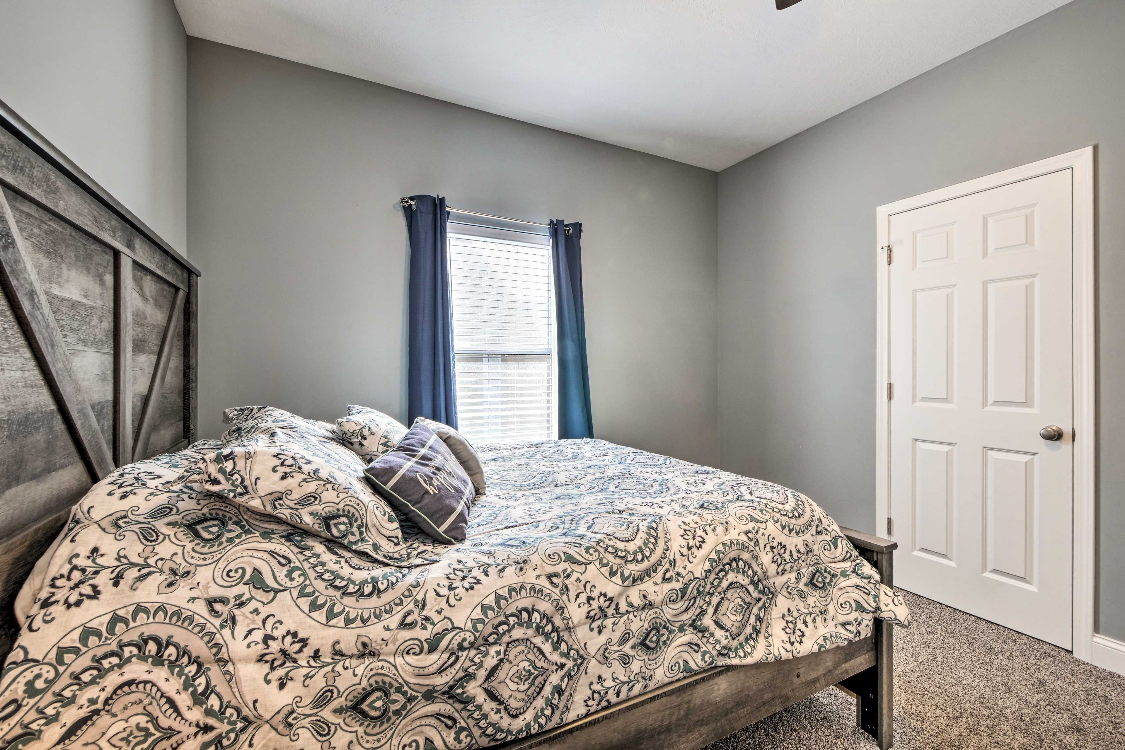 Bedroom 3 | Queen Bed | 1st Floor