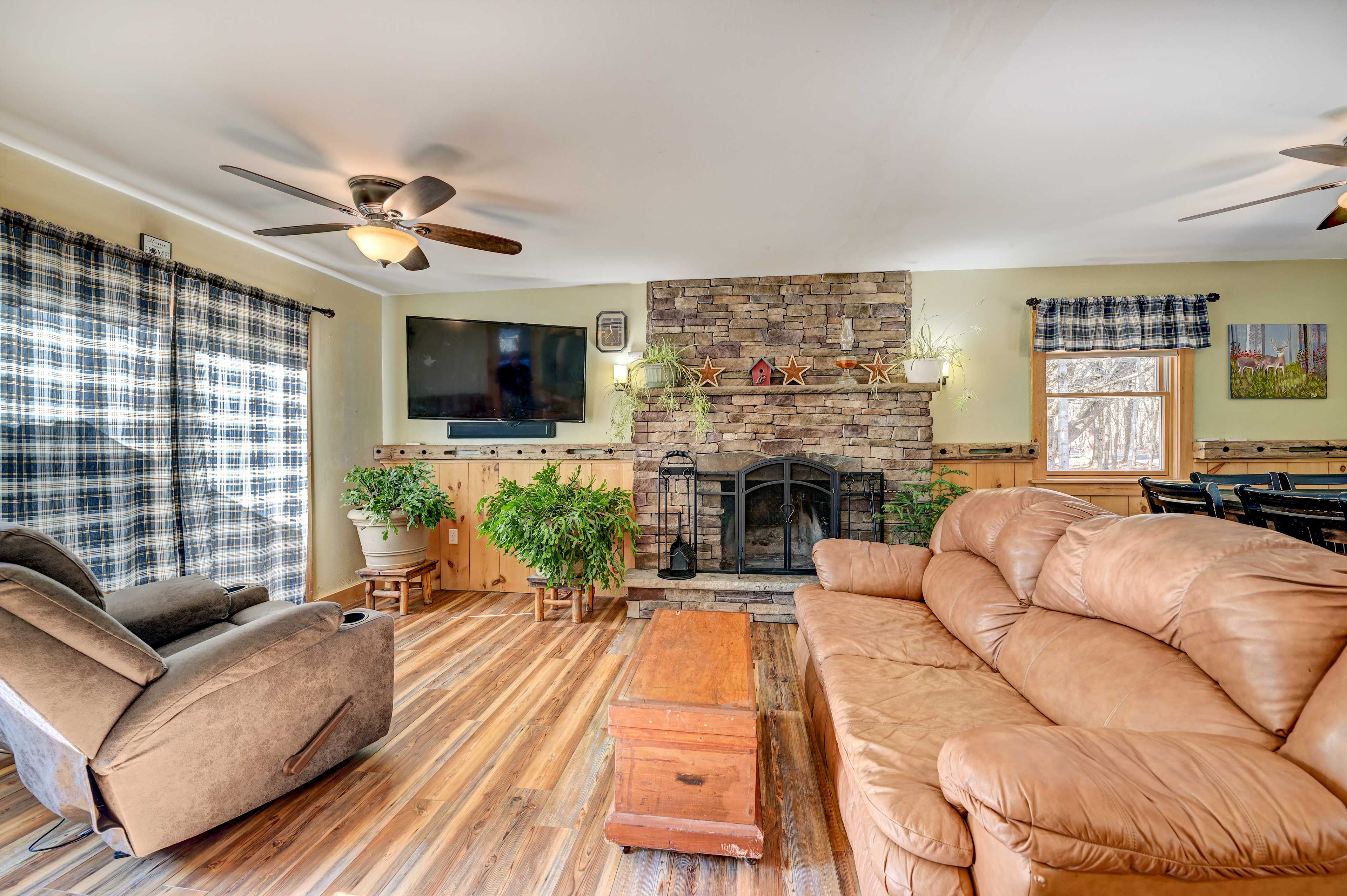Living Room | Free WiFi | Smart TV | Board Games