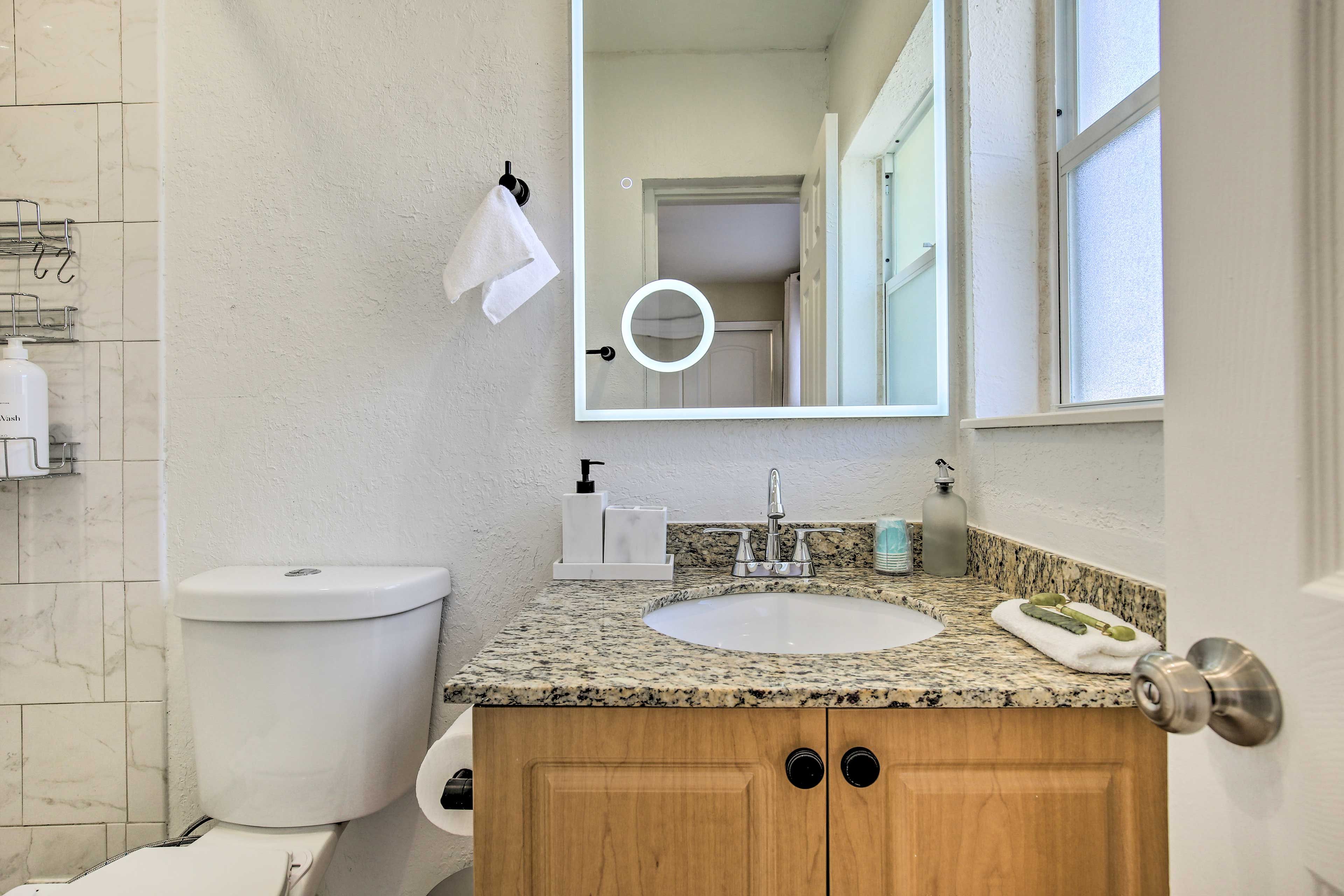 En-Suite Bathroom | Towels Provided | Complimentary Toiletries