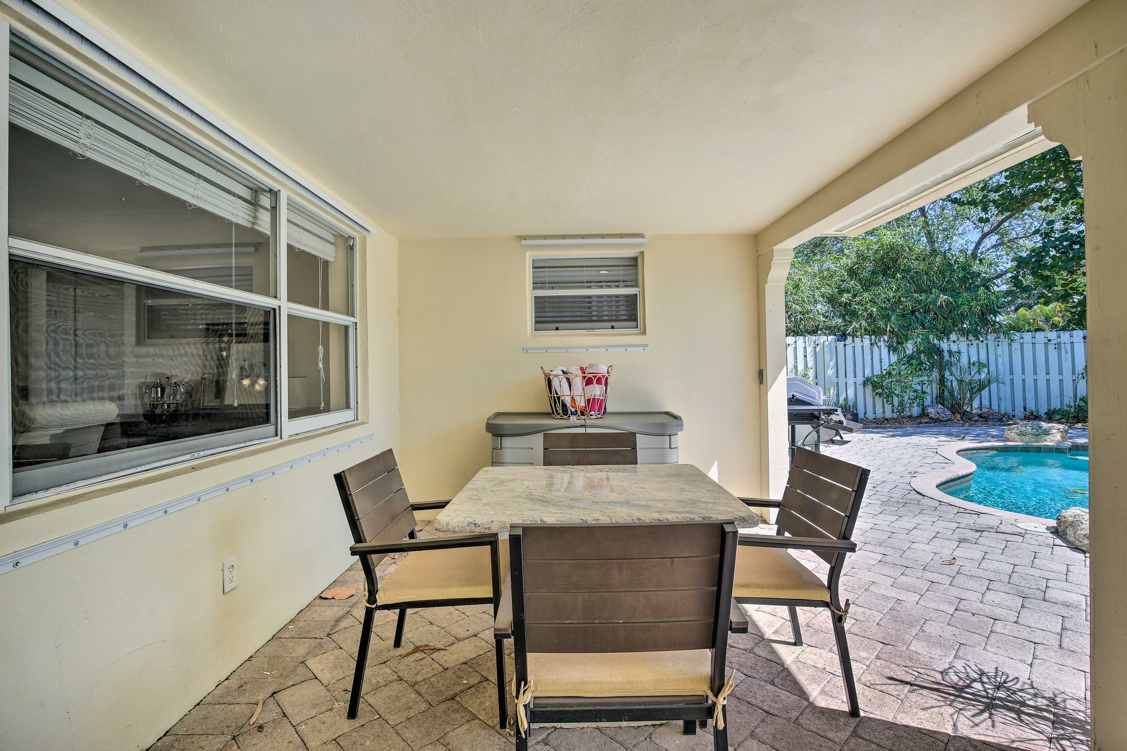 Covered Patio | Dining Table