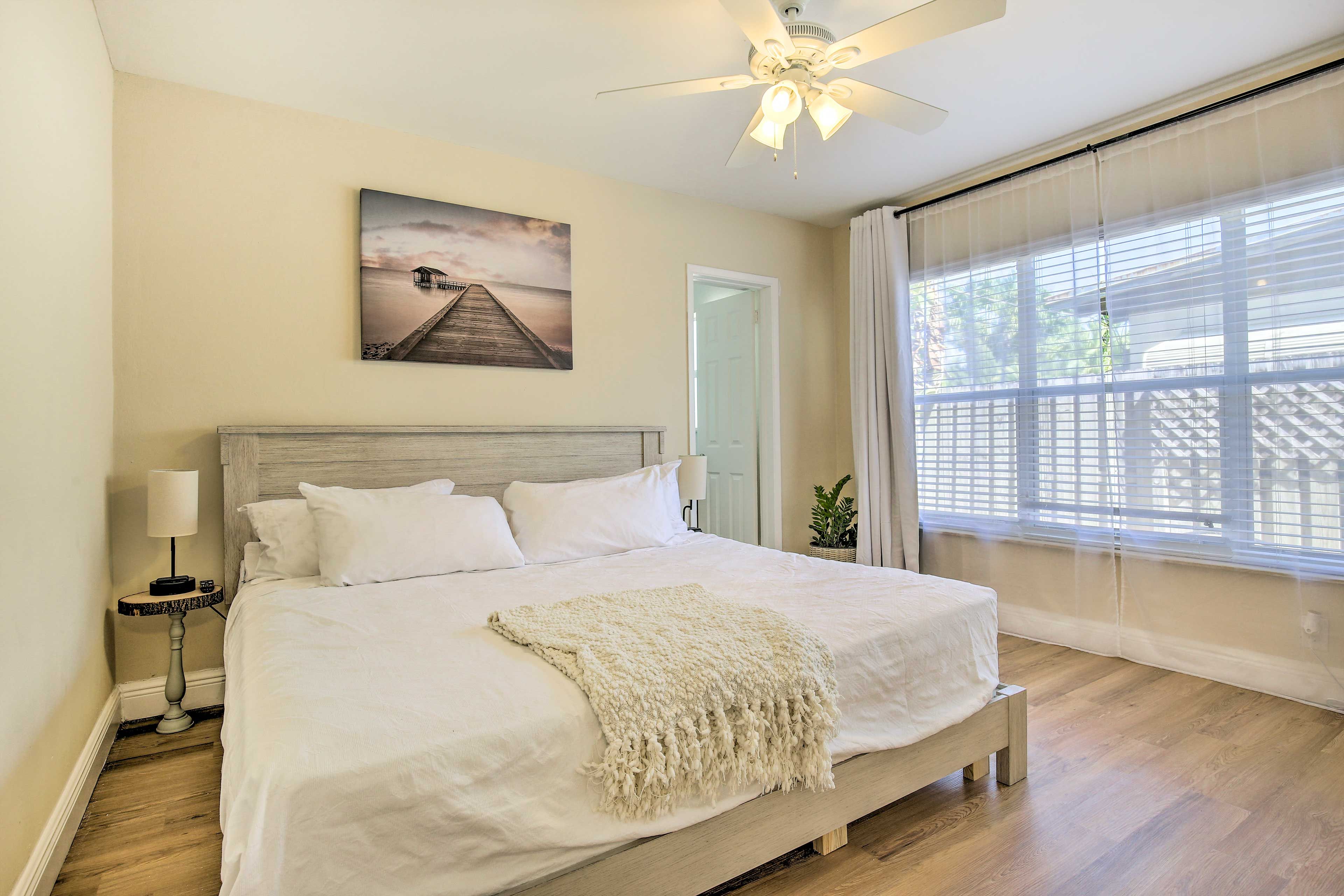 Bedroom 1 | King Bed | Smart TV | En-Suite Bathroom