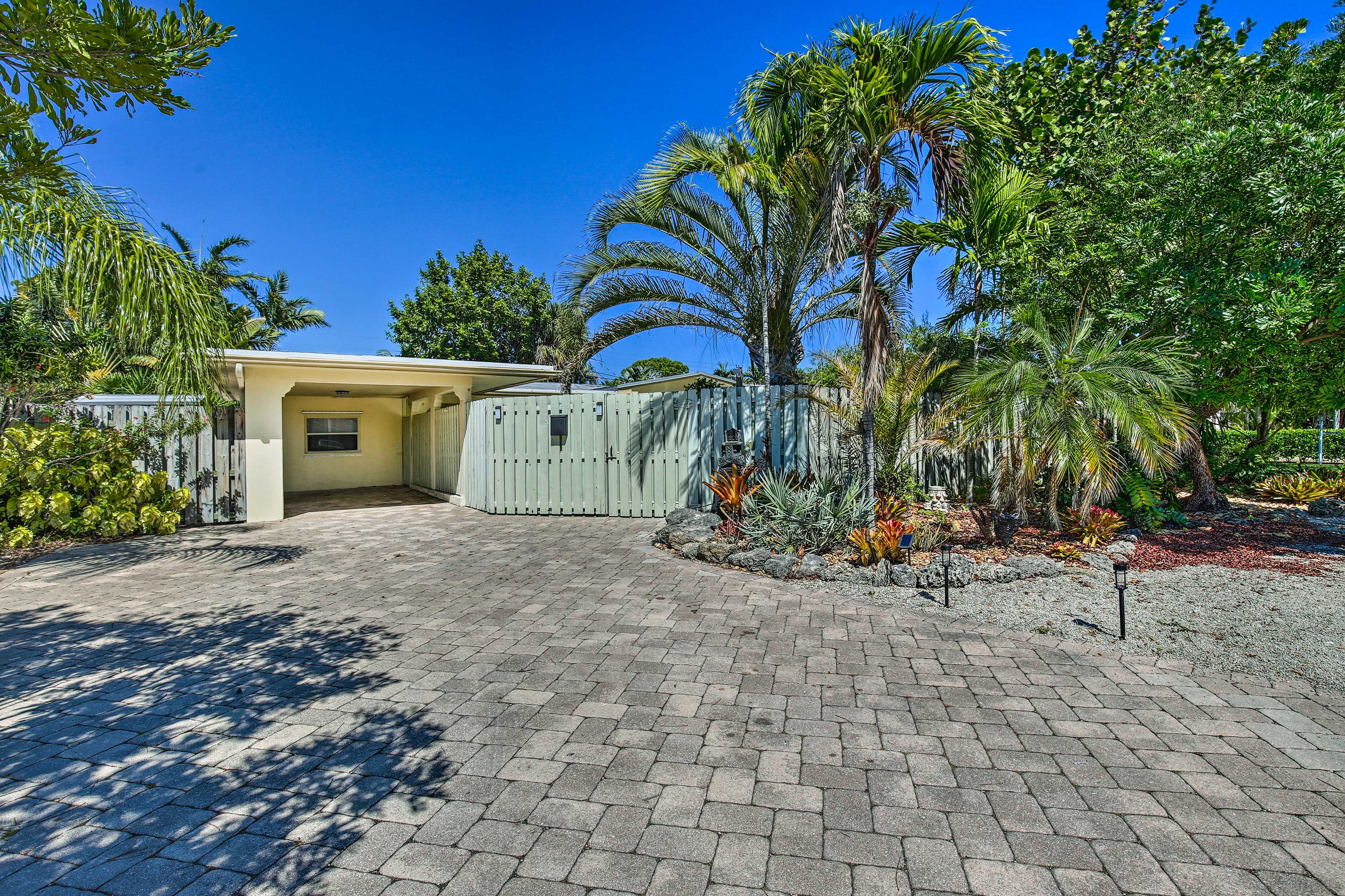 Parking | Carport (1 Vehicle) | Driveway (2 Vehicles) | Street Parking