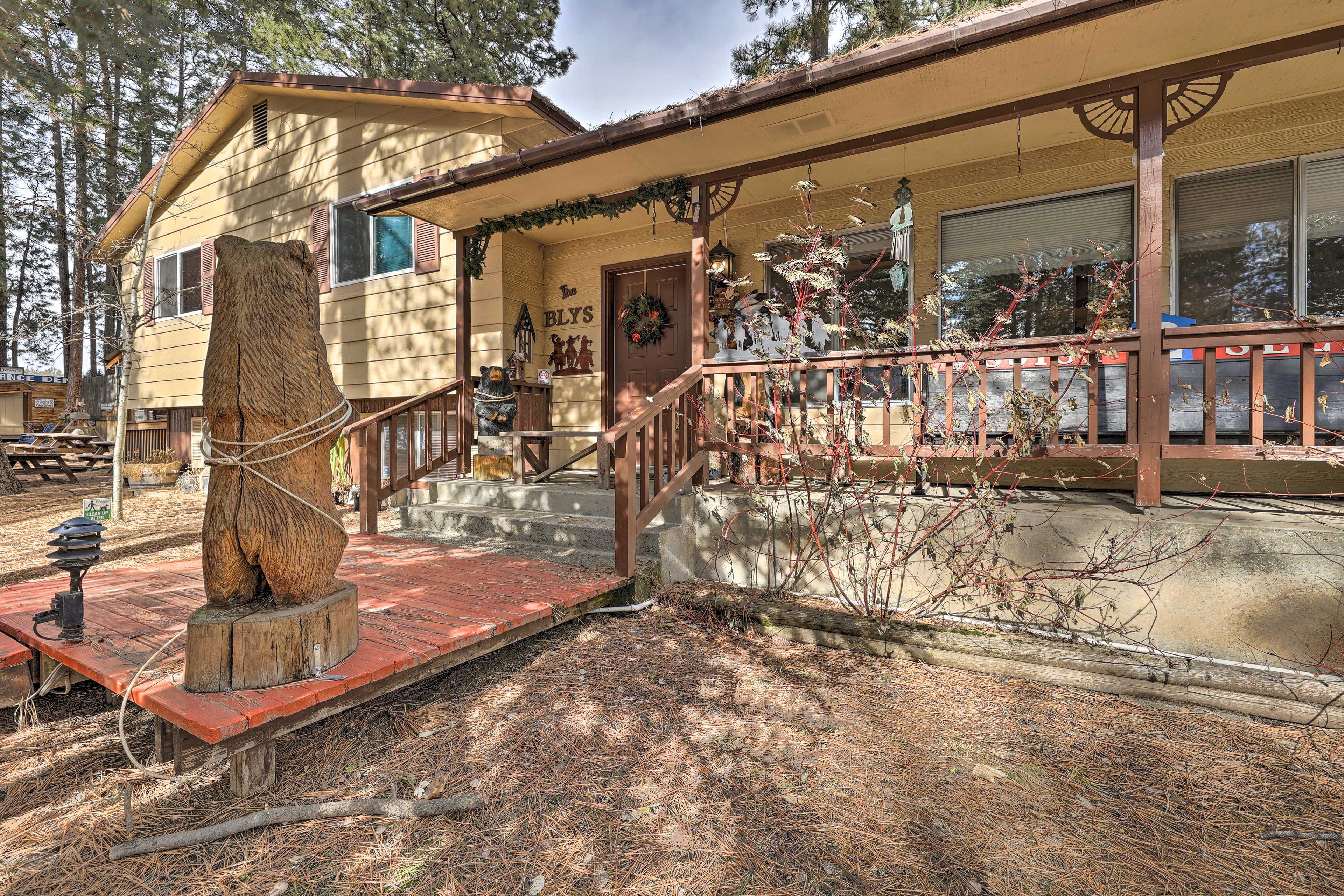 Winchester Vacation Rental | 4BR | 3BA | 3,000 Sq Ft | Steps Required to Access