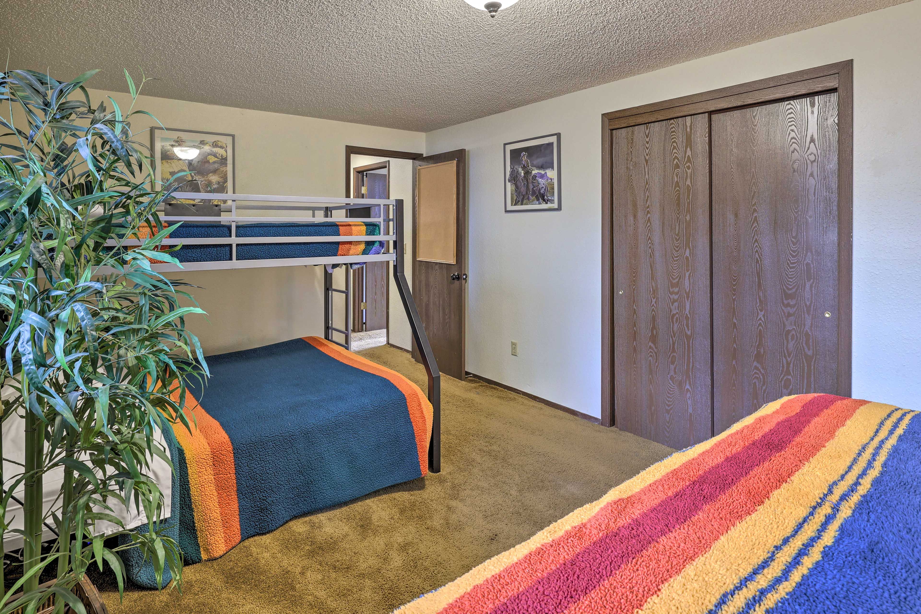 Bedroom 4 | King Bed | Twin/Full Bunk Bed