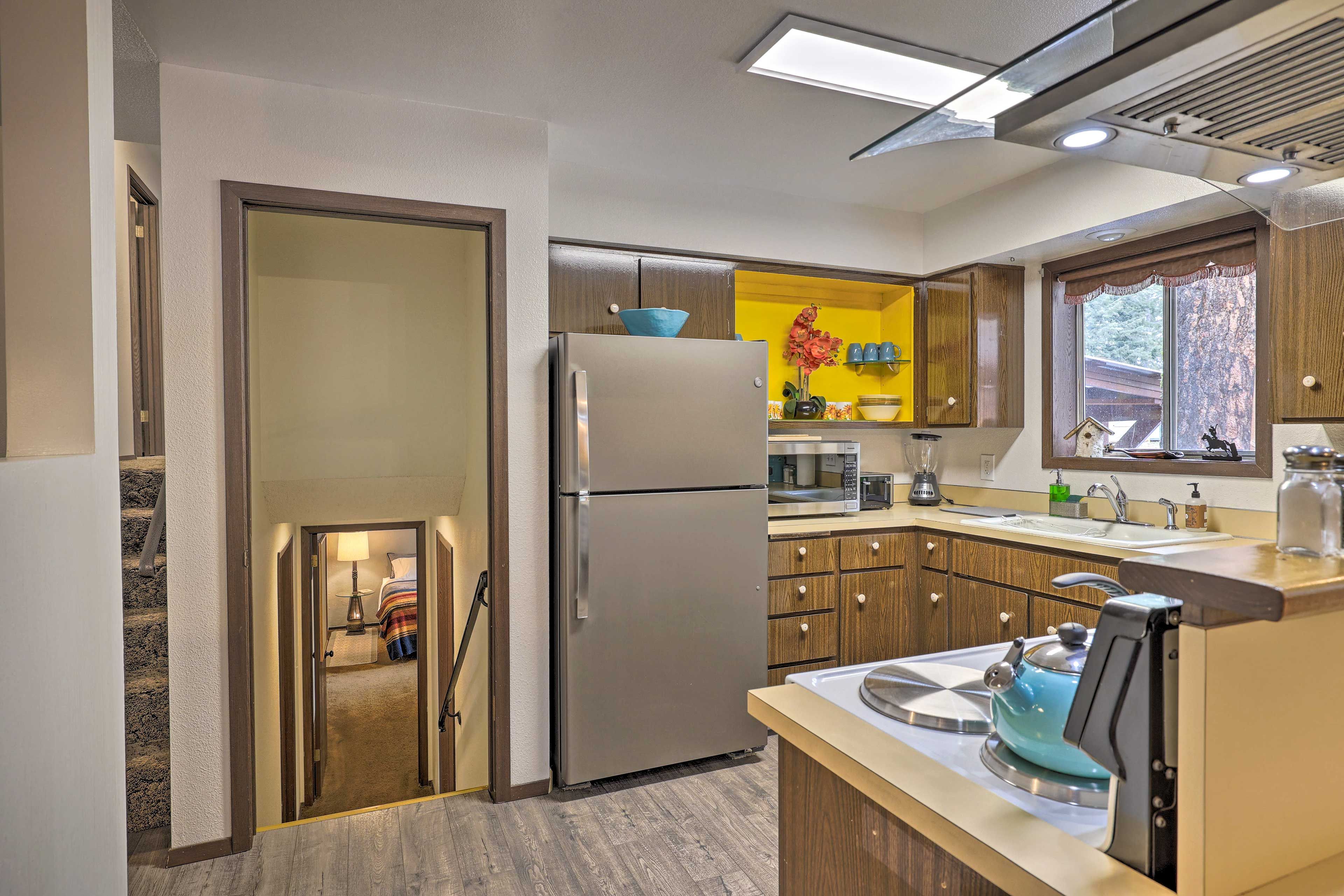 Fully Equipped Kitchen | Coffee Maker | Blender | Toaster | Crockpot