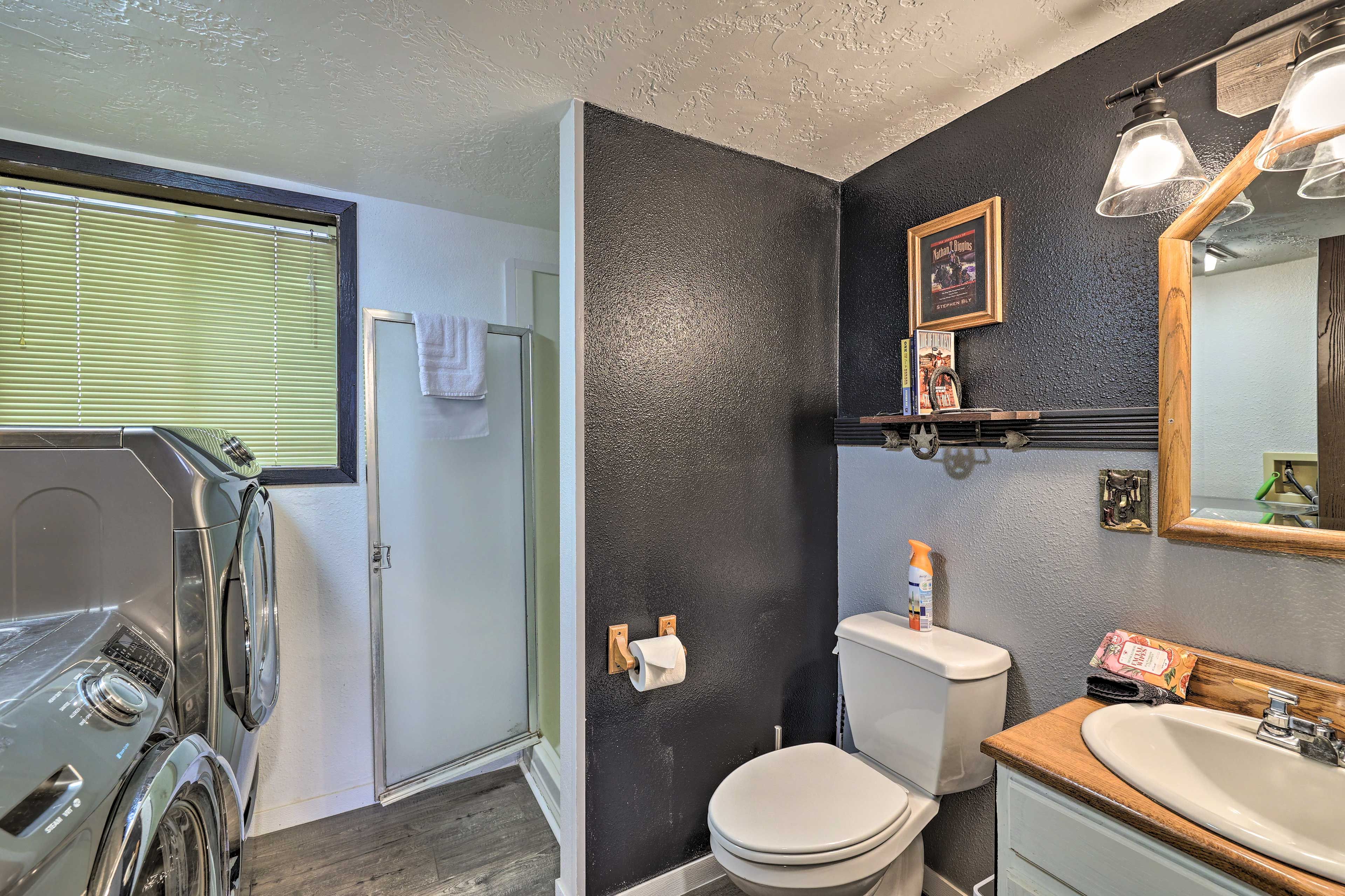 Full Bathroom | Washer/Dryer