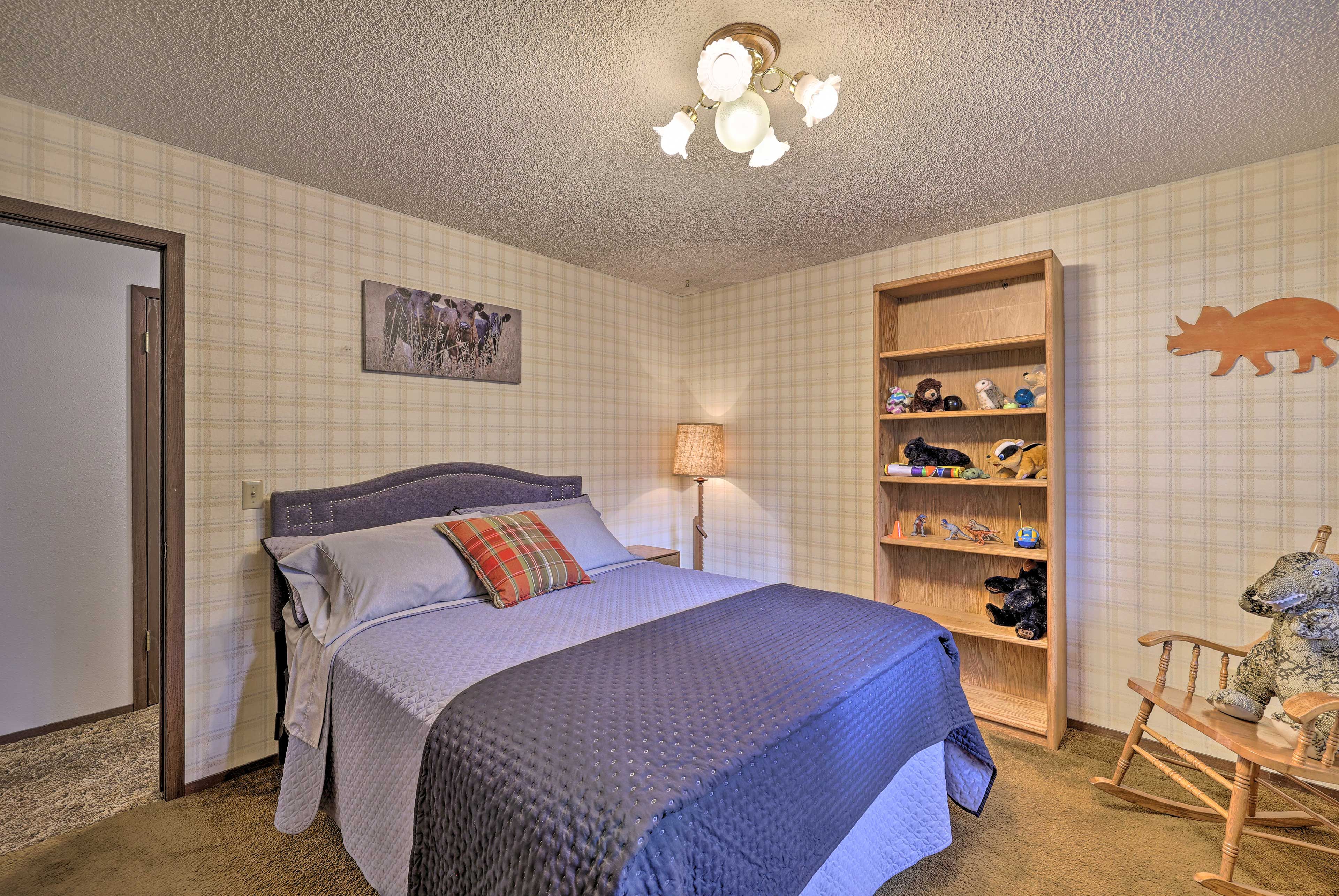 Bedroom 3 | Queen Bed