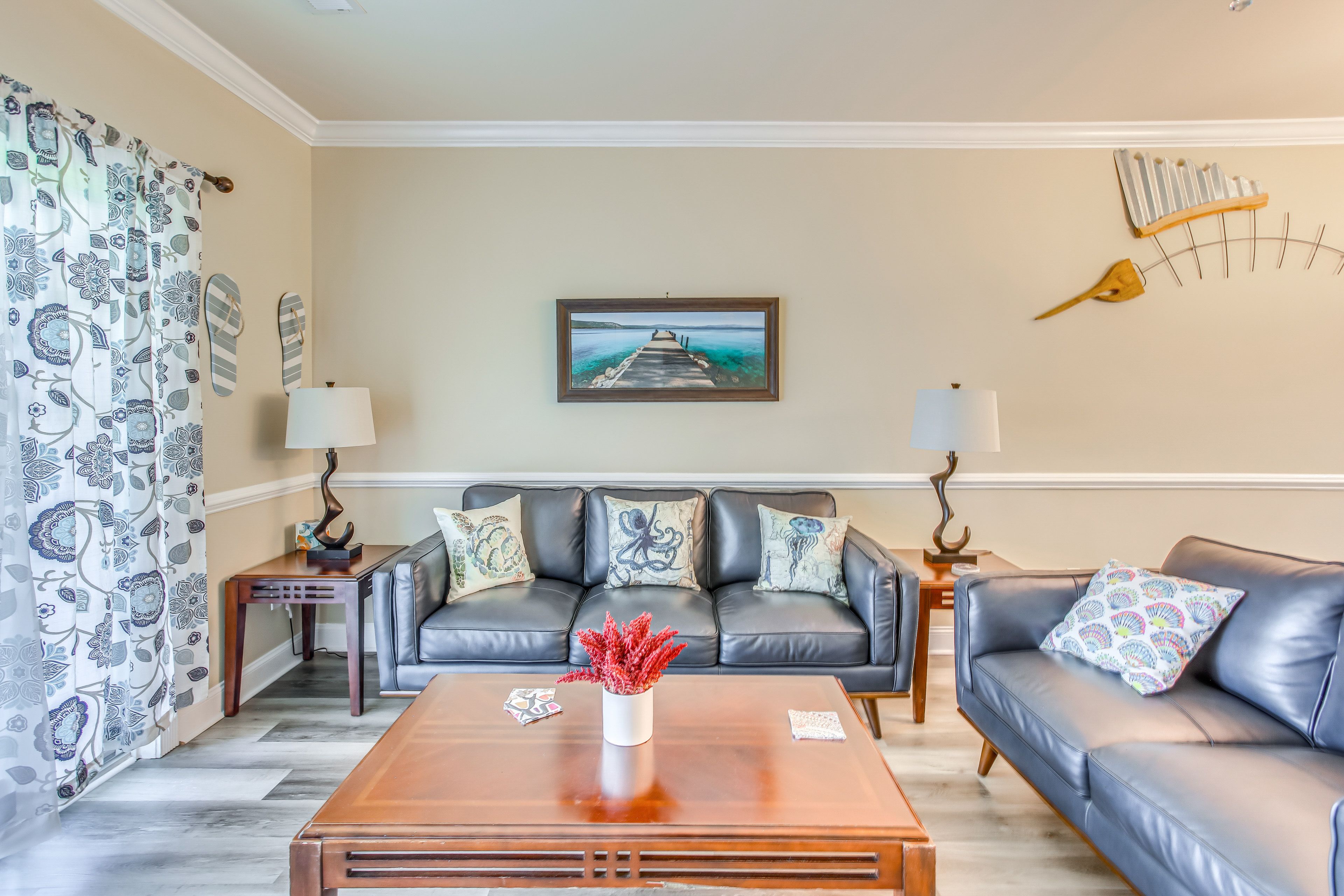 Living Room | Free WiFi | Smart TV | Additional Sleeping | Queen Air Mattress