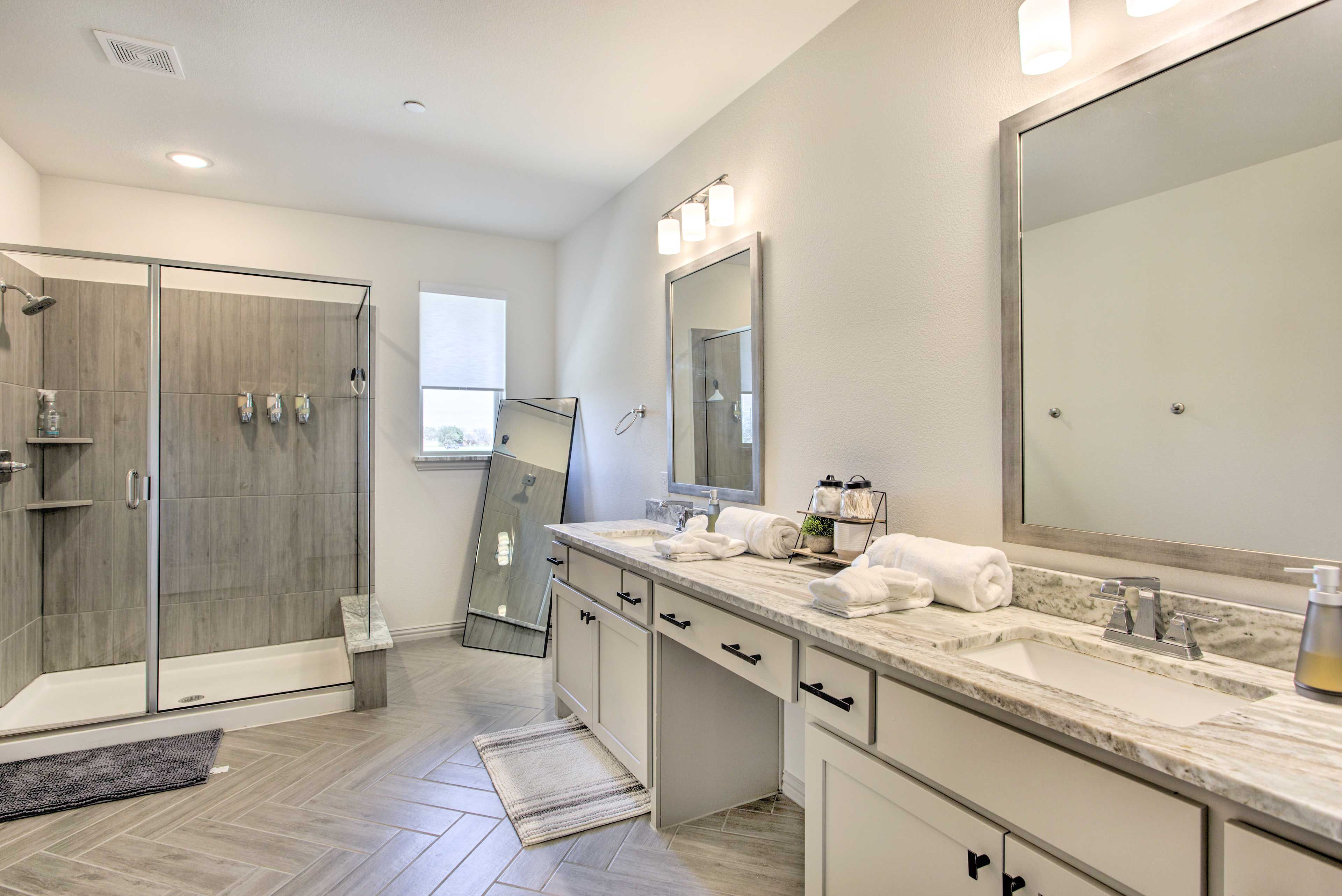 En-Suite Bathroom | Towels Provided | Complimentary Toiletries