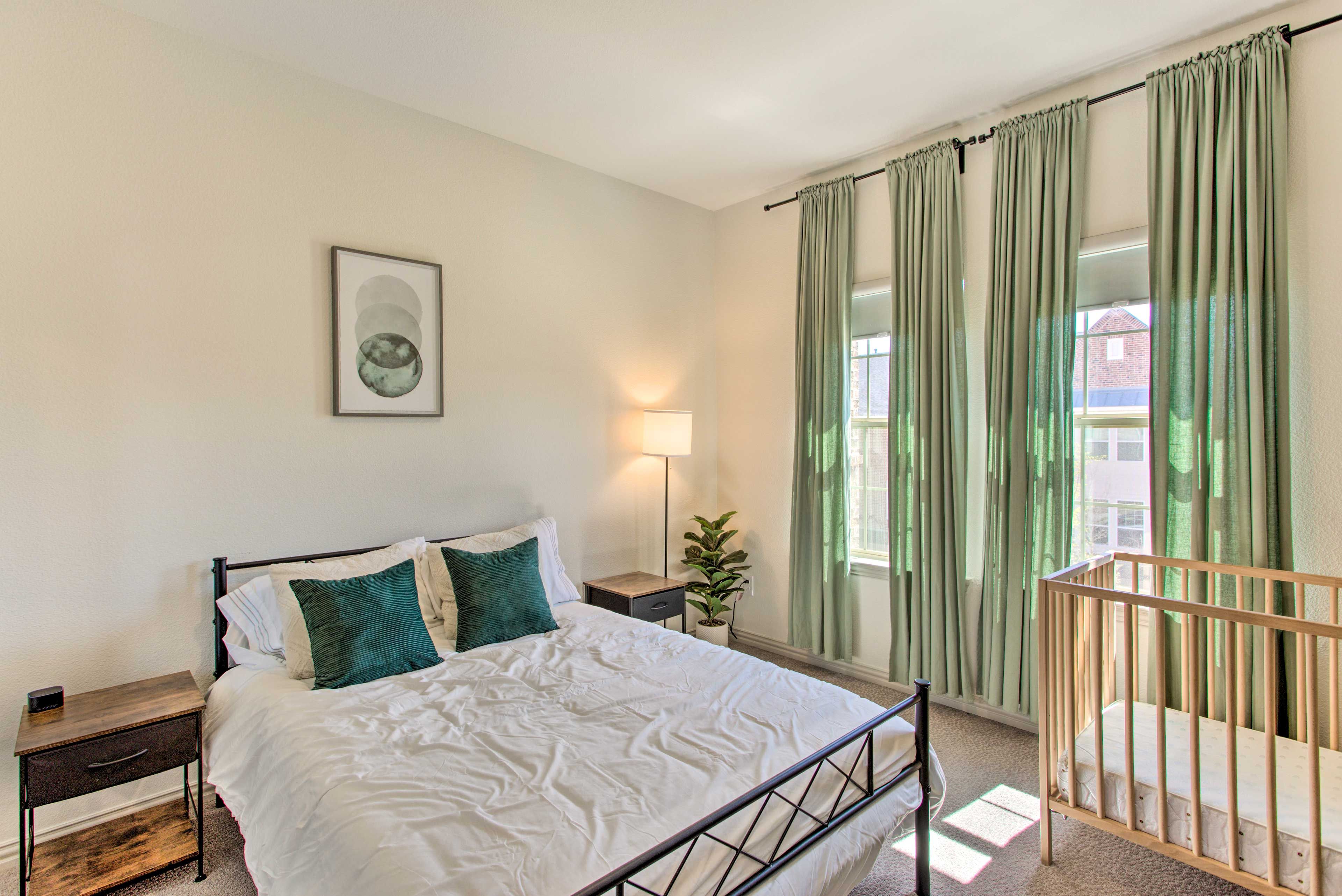 Bedroom 3 | Full Bed | Crib